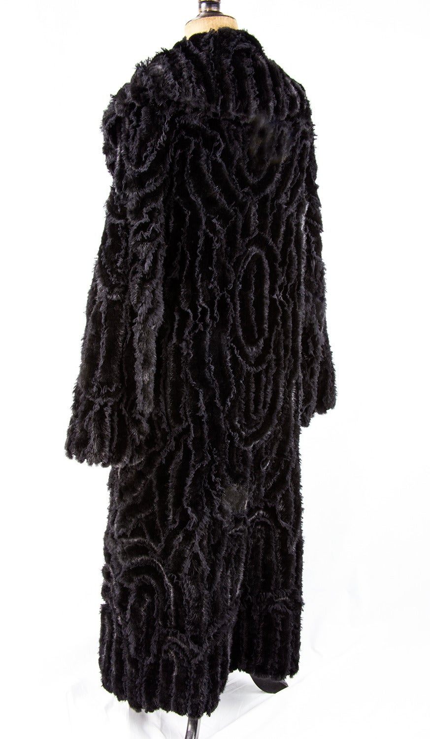 Exquisiter langer schwarzer Laufstegmantel aus Nerzpelz und Seidenband und passender Schal (Schwarz) im Angebot