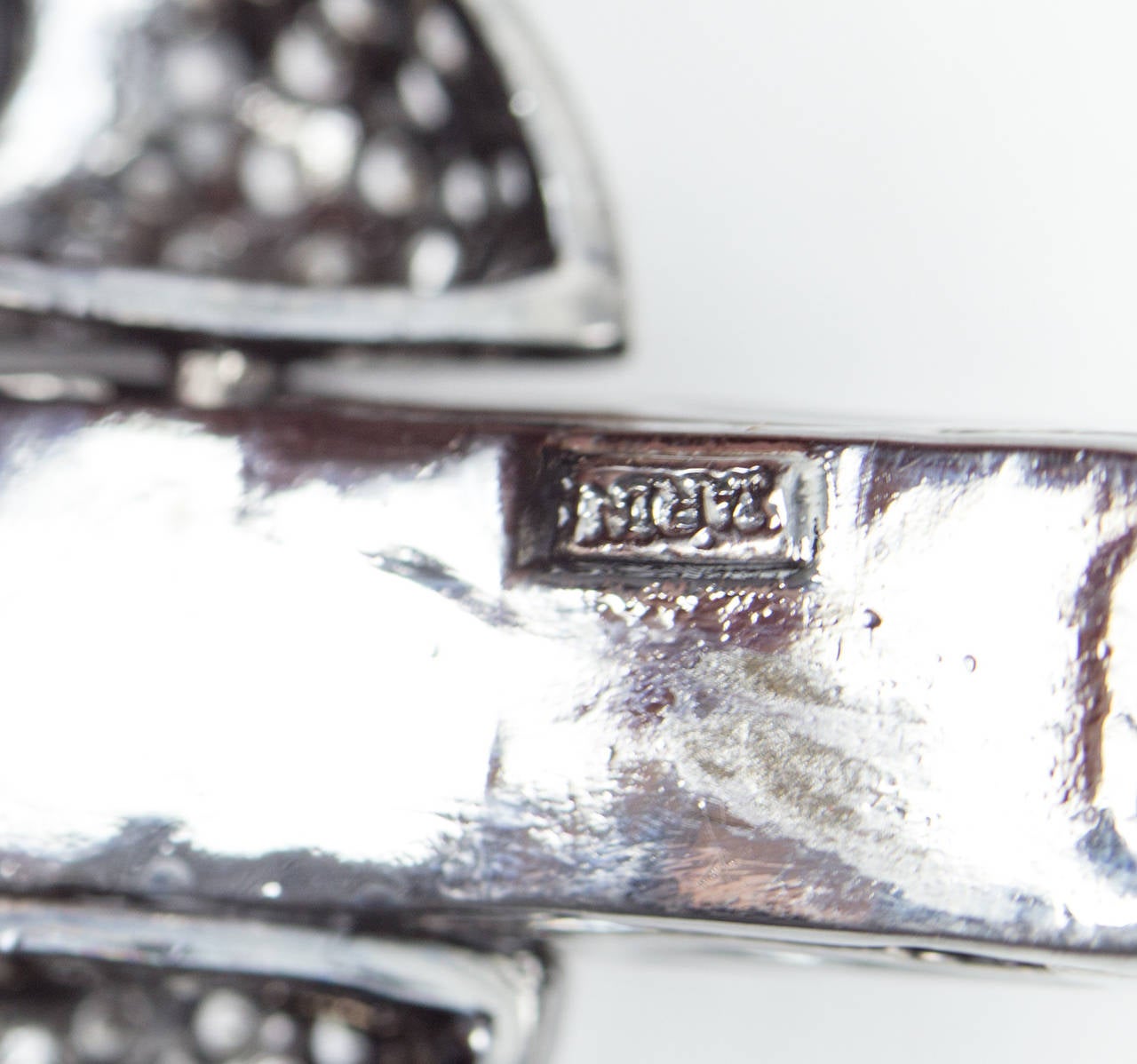 Stunning Swarovski Onyx Link Statement Bracelet In New Condition In Montreal, QC