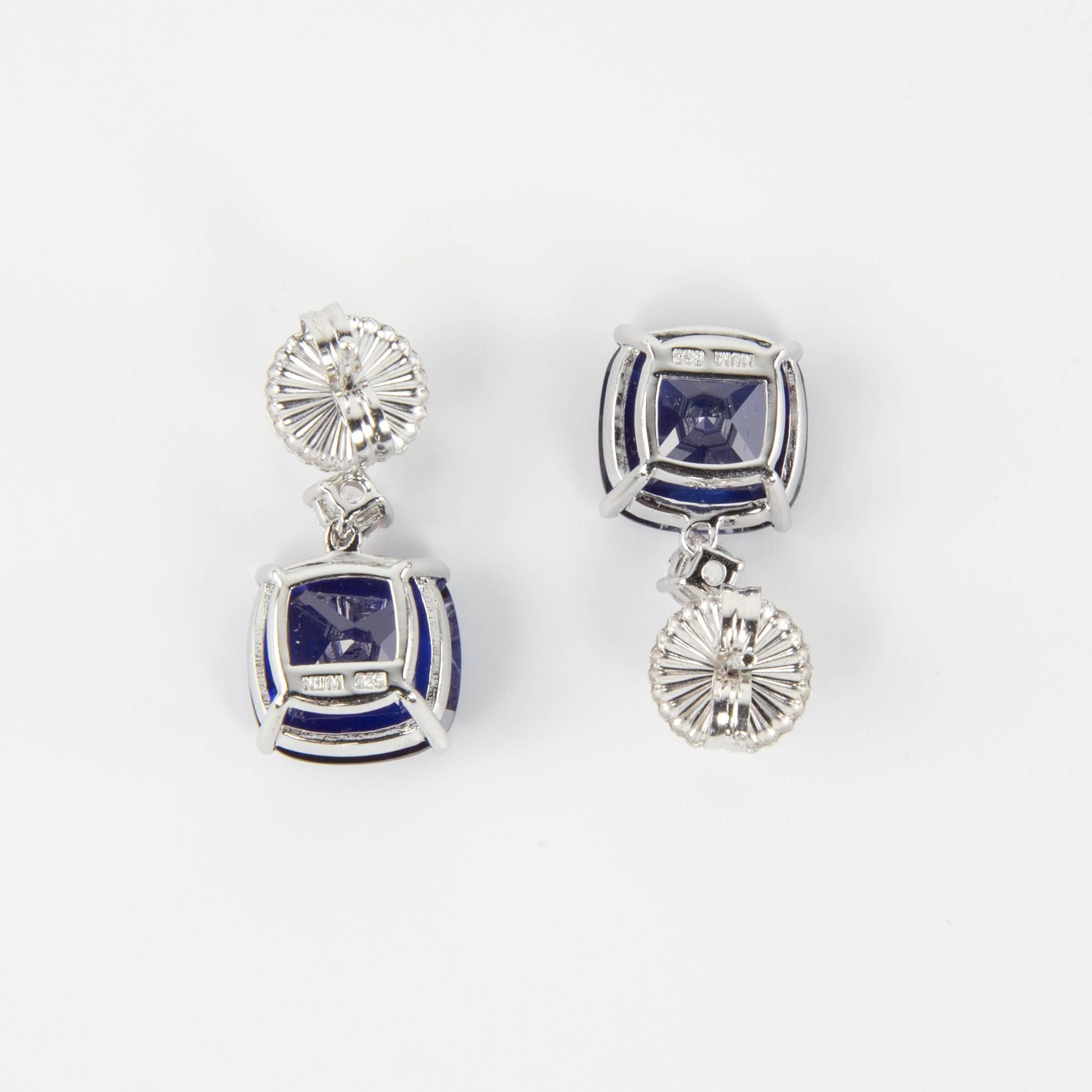 Impresionantes pendientes de diamantes de imitación y zafiros azules en Nuevo estado para la venta en Montreal, QC