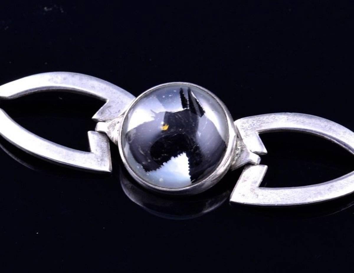 Art Deco Intaglio Reverse Painted Crystal Terrier Dogs Sterling Silver Bracelet In Excellent Condition For Sale In Montreal, QC