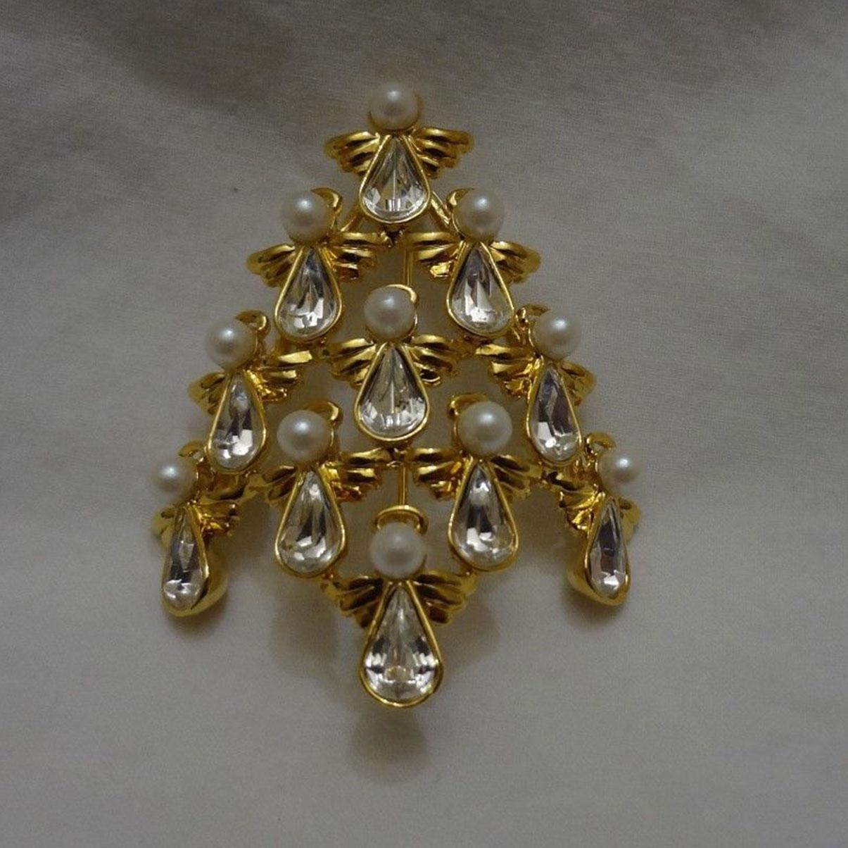 Butler Wilson Designer BW Faux Diamond Pearl Angel Christmas Tree Brooch Pin In New Condition In Montreal, QC