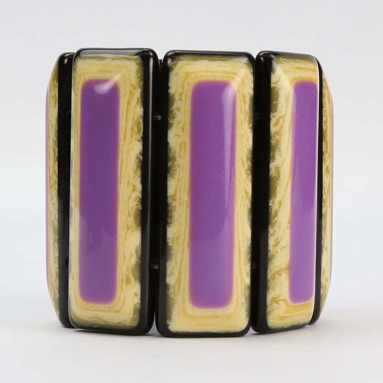 Vibrant Purple and  Banded Celluloid Bracelet In Excellent Condition For Sale In Montreal, QC