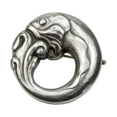 Broche icónico Georg Jensen de plata con forma de pez Estate Fine Jewelry