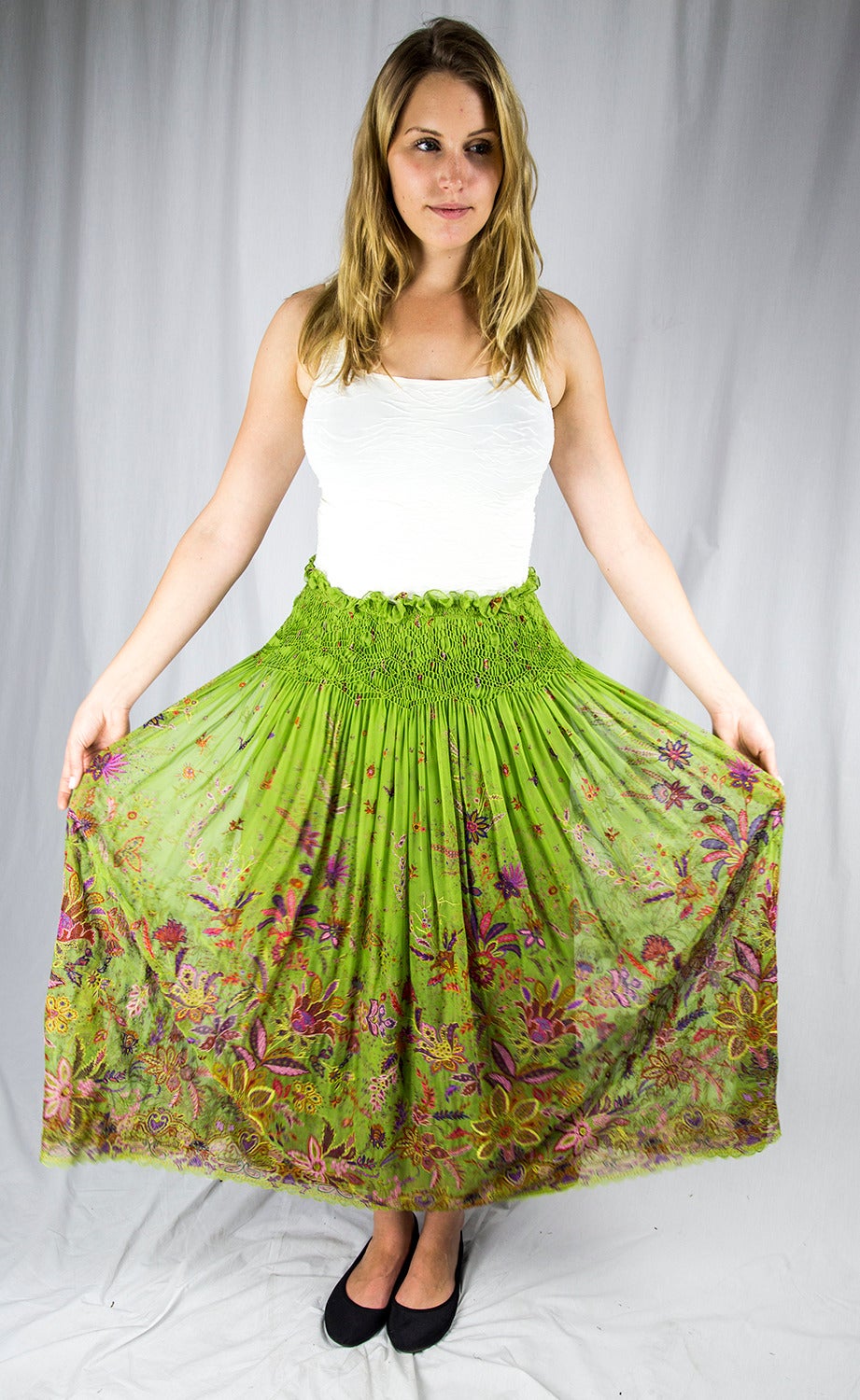 Luxurious All Silk Oscar de la Renta Green Embroidered Floral Pleated Long Silk...Beautifully pleated front and back...5” elasticized  waist with side zipper closure and bar hook at the waist; fully satin lined. Go anywhere in style with this Chic