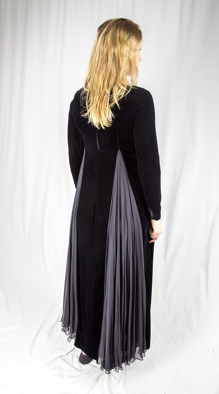 Vintage Bill Blass Black Velvet and Silk Evening Dress In Excellent Condition In Montreal, QC