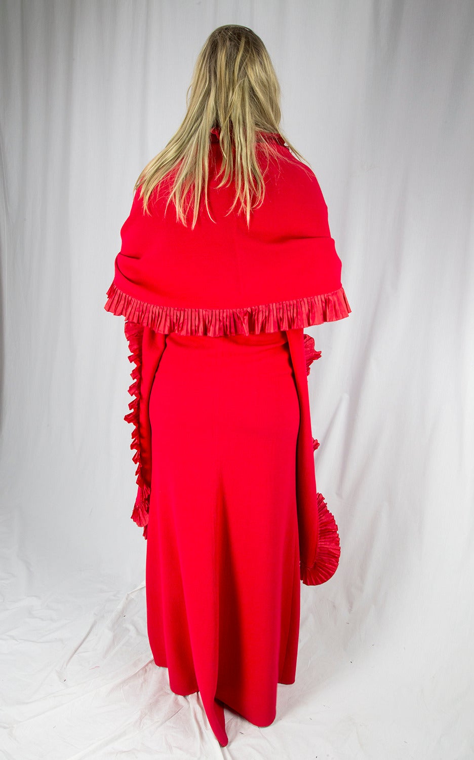 Serge et Real Langes rotes Vintage-Kleid und langer Schal im Angebot 2