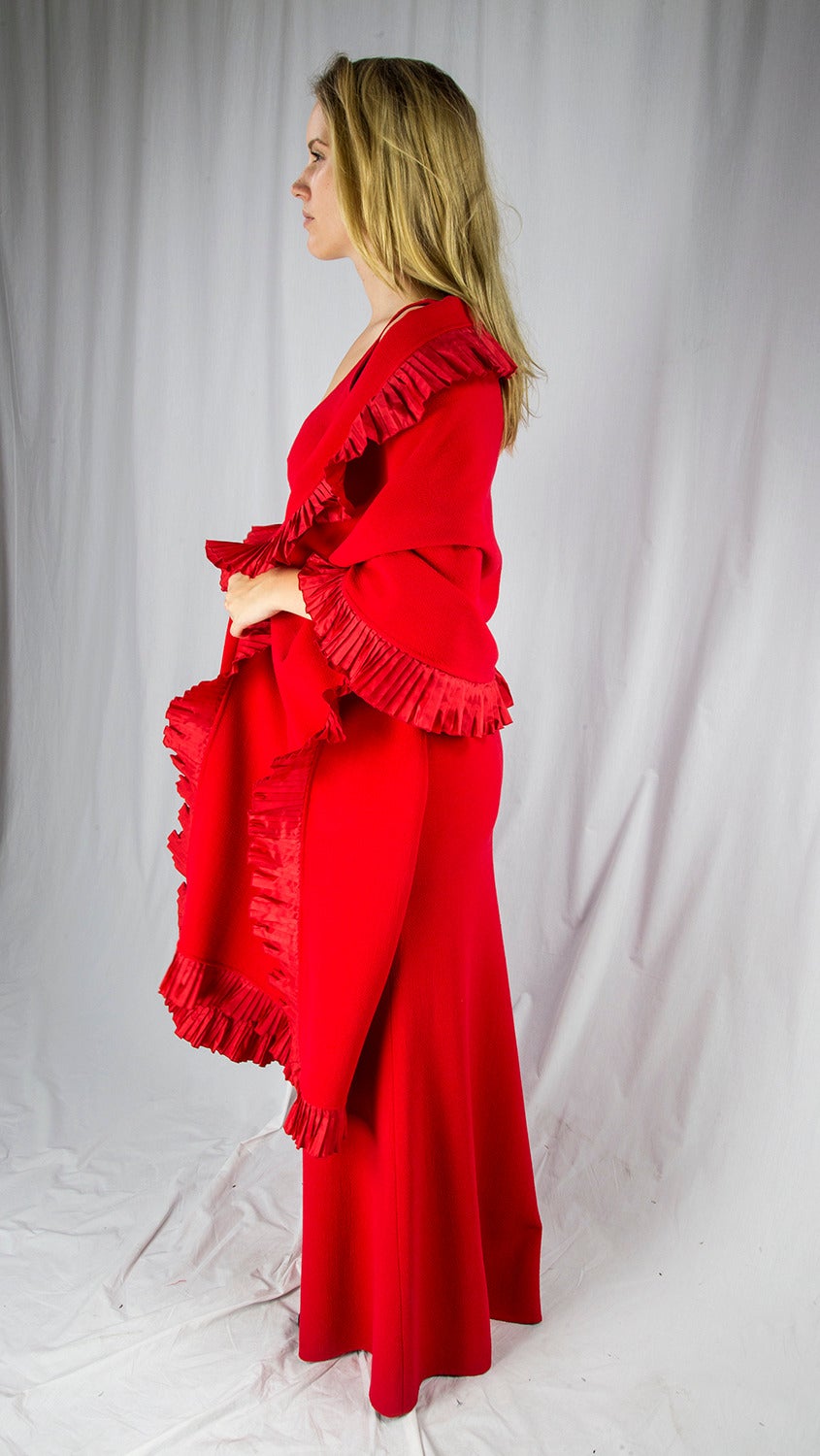 Sensational Vintage Serge et Real Long Red Dress and Long Shawl In Excellent Condition For Sale In Montreal, QC
