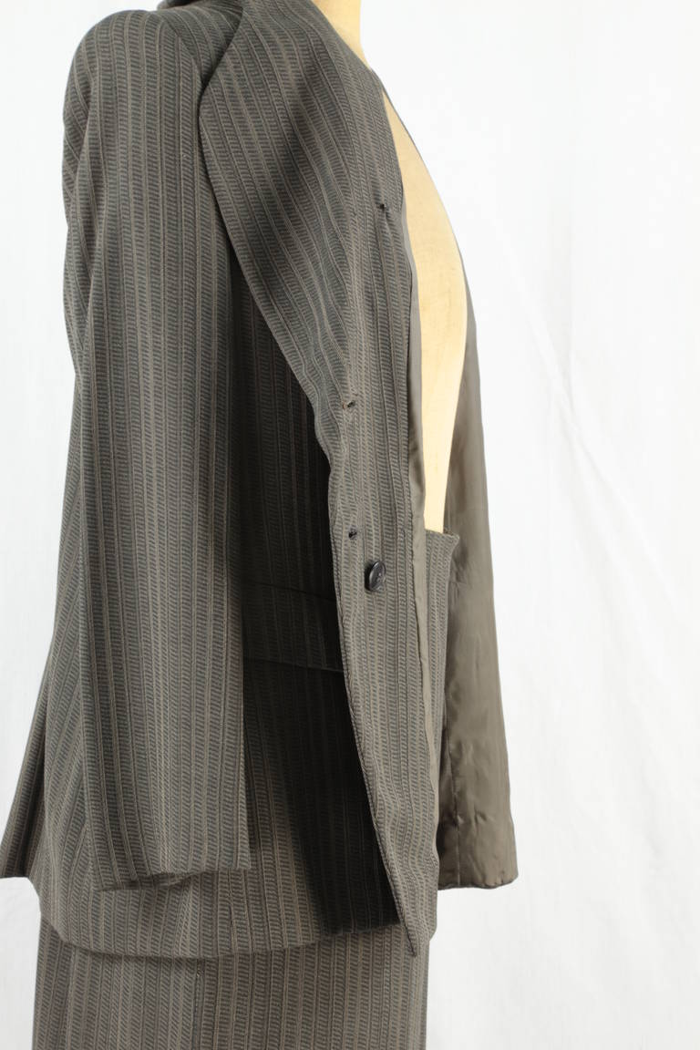Gray Giorgio Armani Black and Taupe Suit Size 46 For Sale