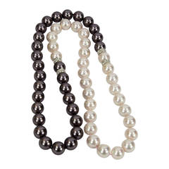 Dramatic Long Black and White Faux Pearl Necklace 2
