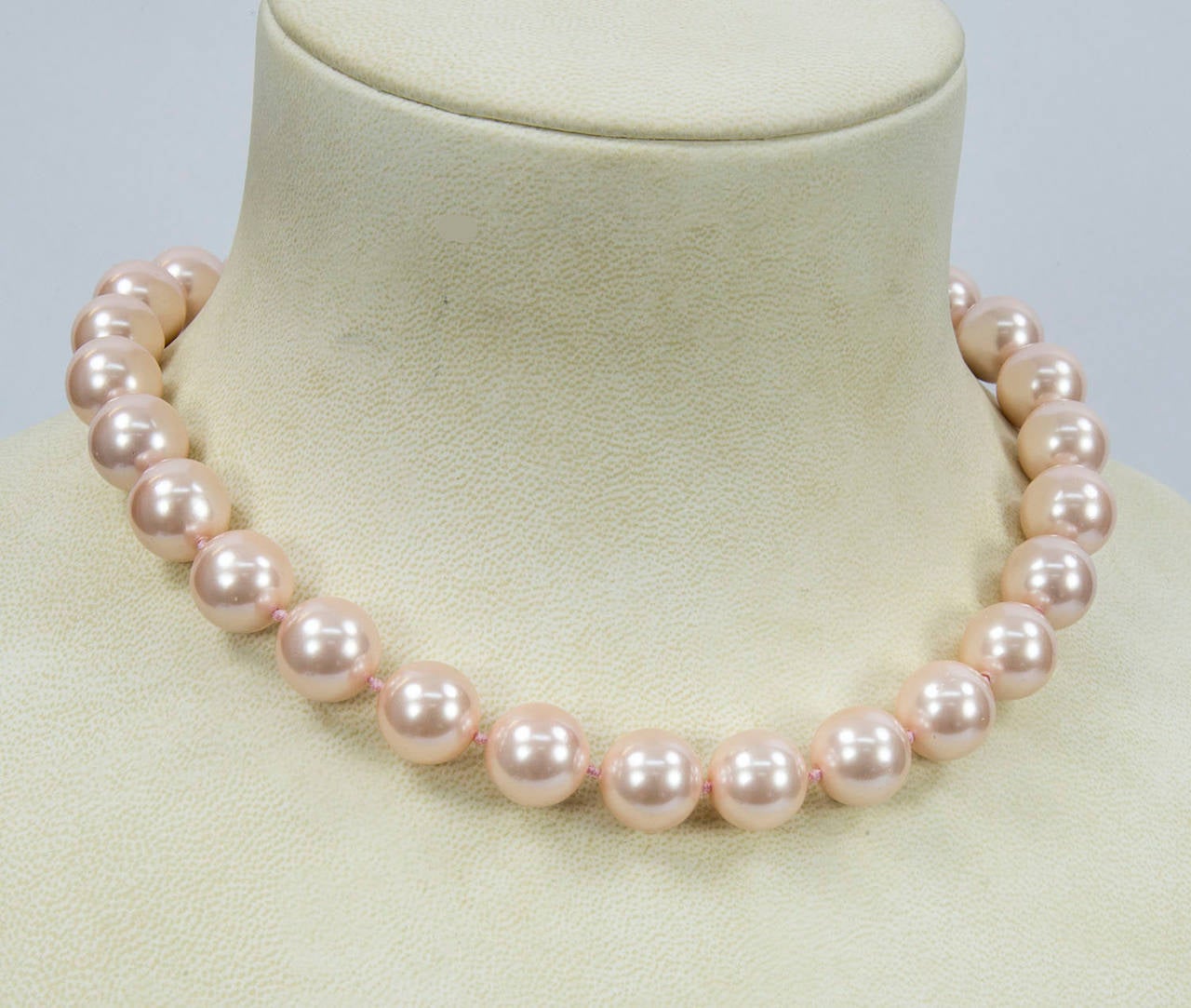 faux pearl statement necklace