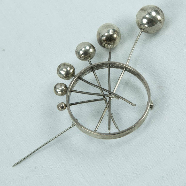 Modernist Sterling Silver Love at First Spike Vintage Heirloom Estate Brooch Pin In Excellent Condition For Sale In Montreal, QC