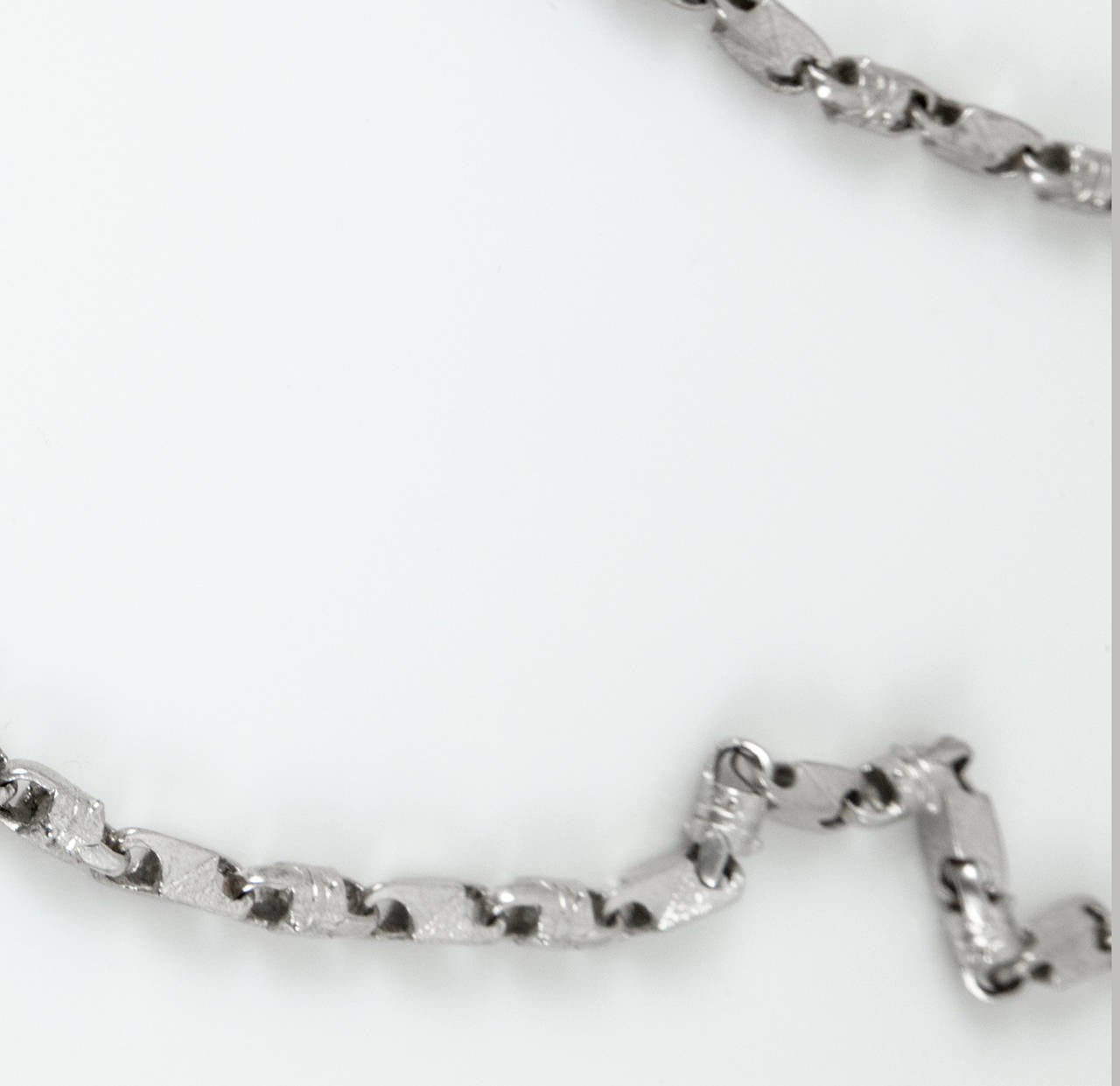 Mitte des Jahrhunderts Moderne Lange Silber Brutalistische Uhrenkette Halskette im Zustand „Hervorragend“ im Angebot in Montreal, QC