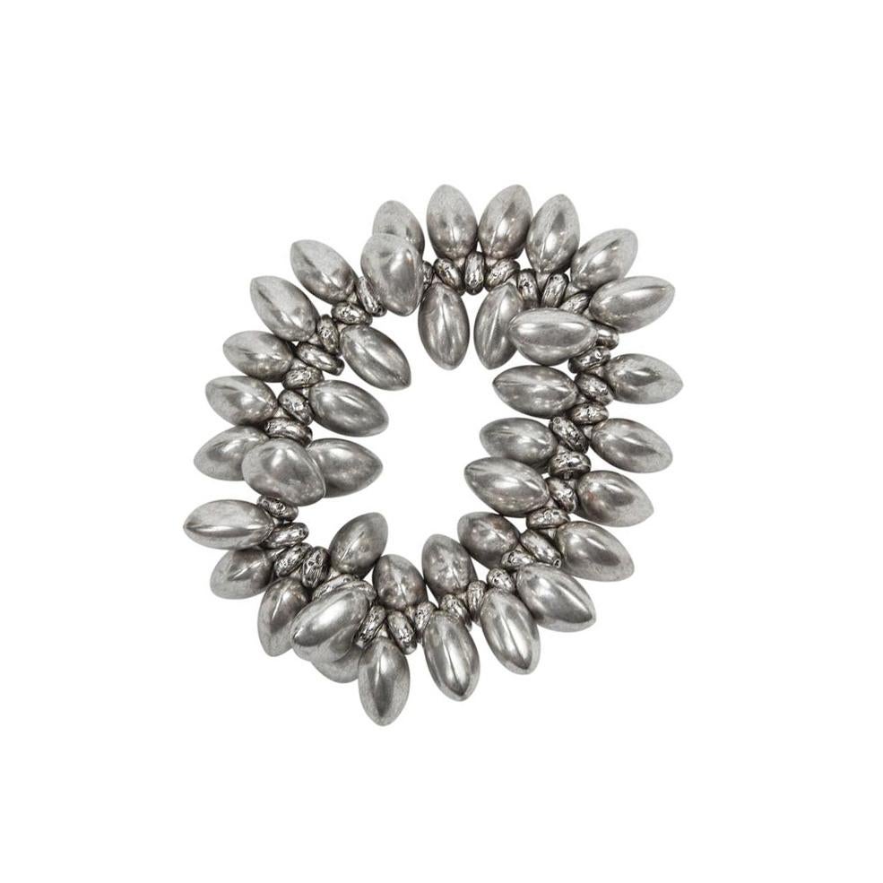 Esta pulsera Hot for Hearts es elástica para ajustarse a la mayoría de los tamaños de muñeca. Los corazoncitos miden aprox. 12 mm x 12 mm; un número muy divertido y fácil de llevar, perfecto para las amantes del estilo, que simboliza el amor y la