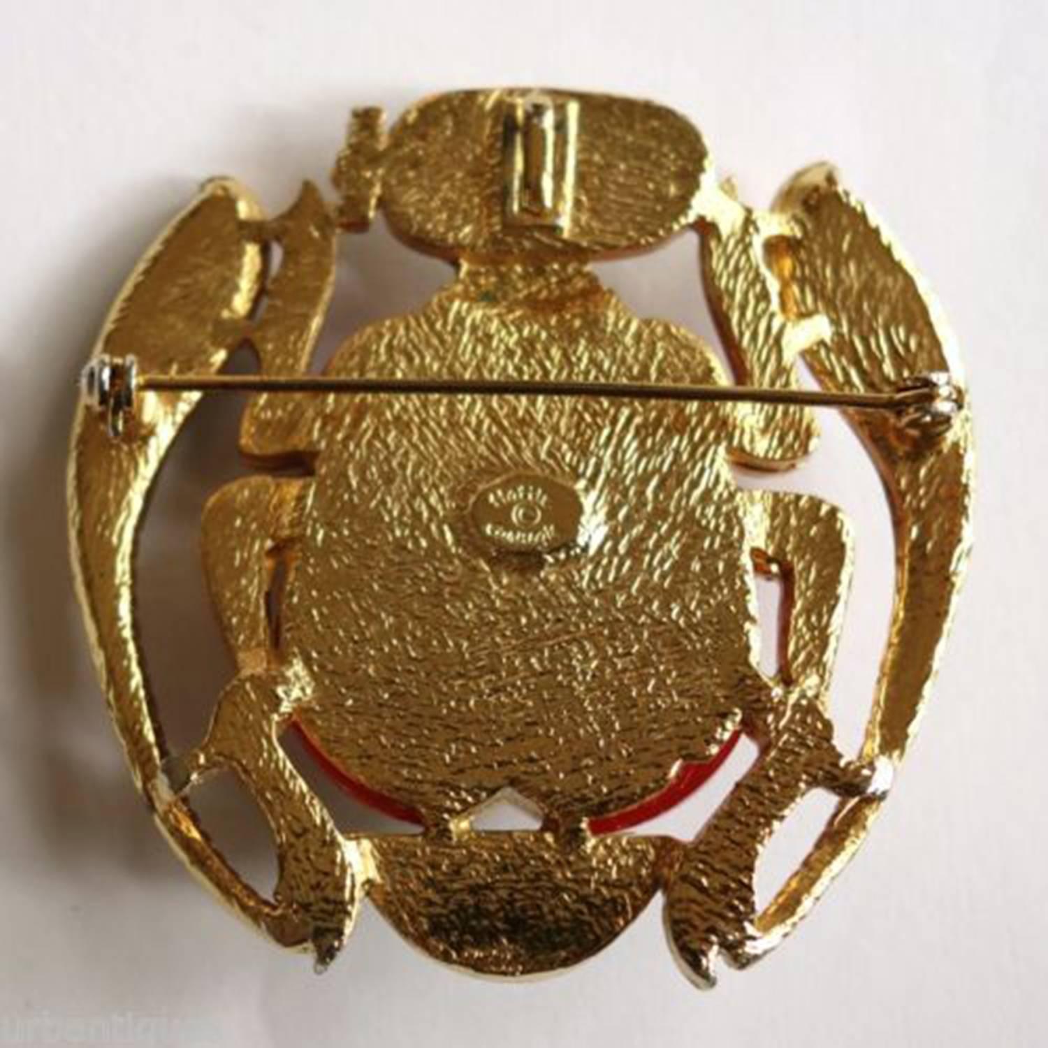 Egyptian Revival Enamel Scarab Hattie Carnegie Pendant Brooch Pin In Excellent Condition In Montreal, QC
