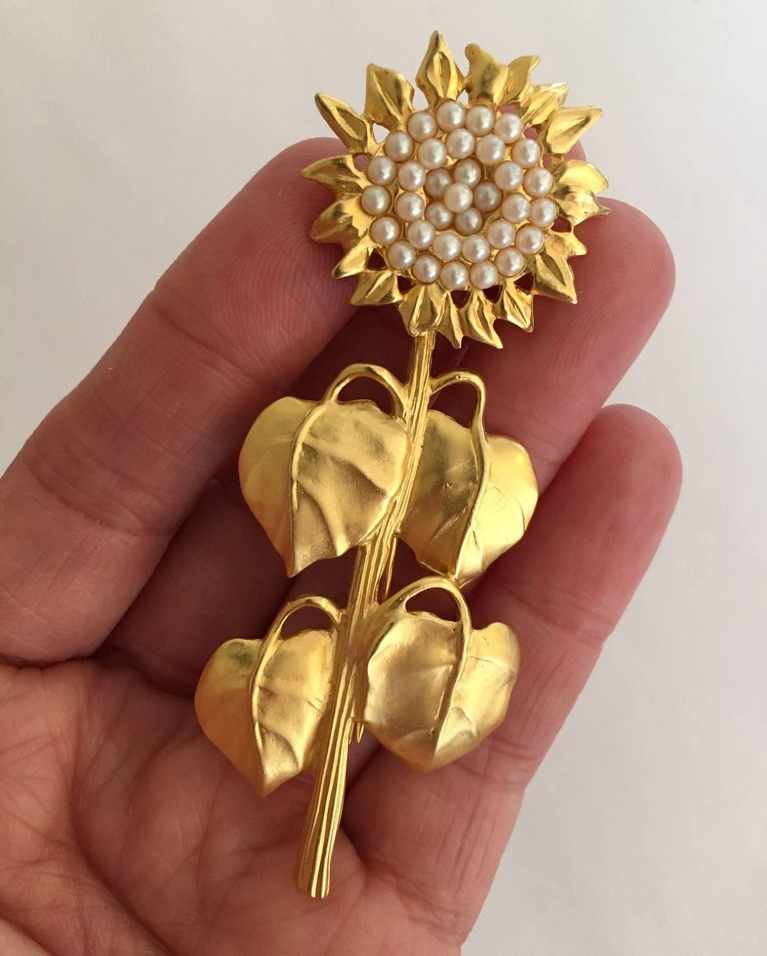 Rare Karl Lagerfeld Garden Series Matte Gold Sunflower Brooch Pin In Excellent Condition In Montreal, QC