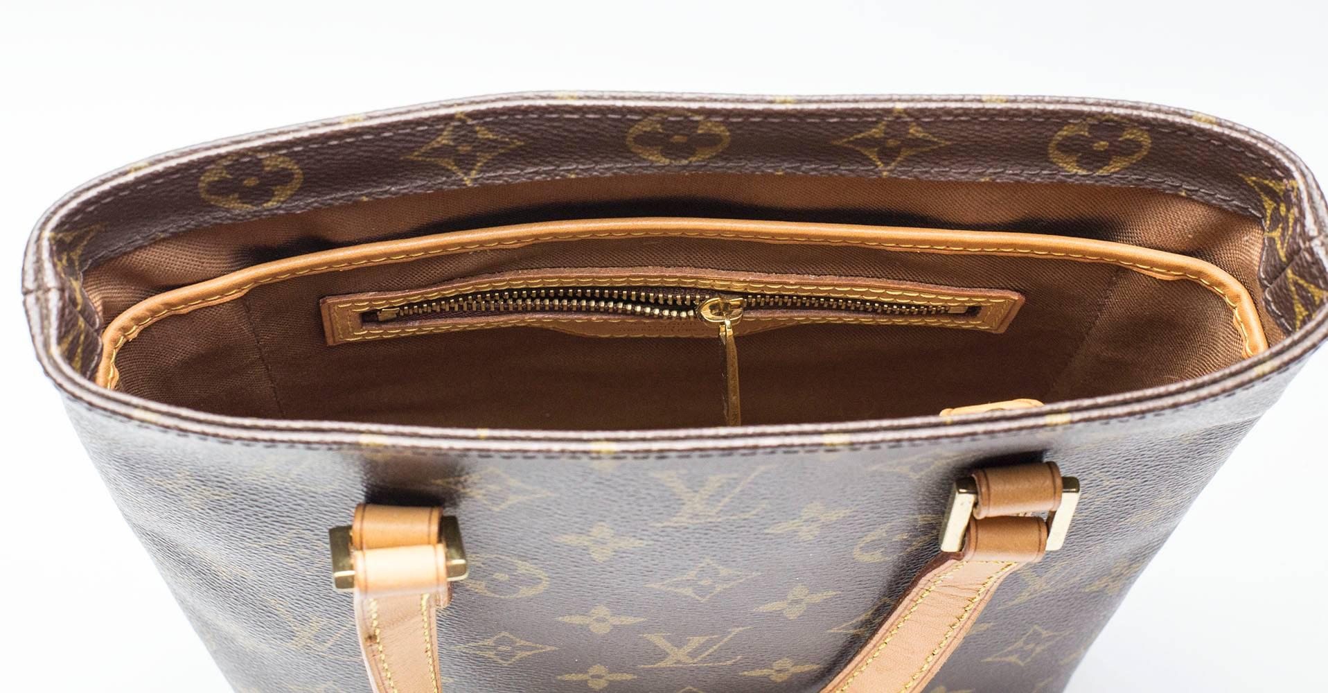 Louis Vuitton monogram canvas Purse with 2 leather handles. Inside has beige lining, 1 zipper pocket and 1 for mobile or glasses; interior marked: LOUIS VUITTON PARIS made in France; zipper tab marked with Louis Vuitton Logo; purse measures approx: