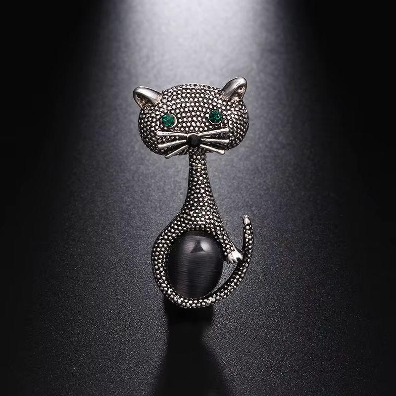 Gatto d'oro e d'argento Coppia di spille d'epoca In condizioni ottime in vendita a Montreal, QC