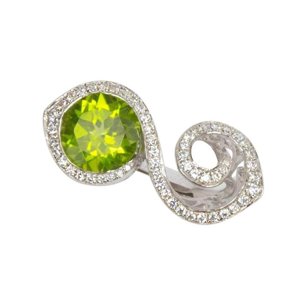Contemporary Toi et Moi Crossover Bypass Peridot CZ Sterling Silver Rhodium Crossover Ring For Sale