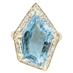 Vintage Freeform Blue Topaz and Diamond Solitaire Cocktail Gold Ring