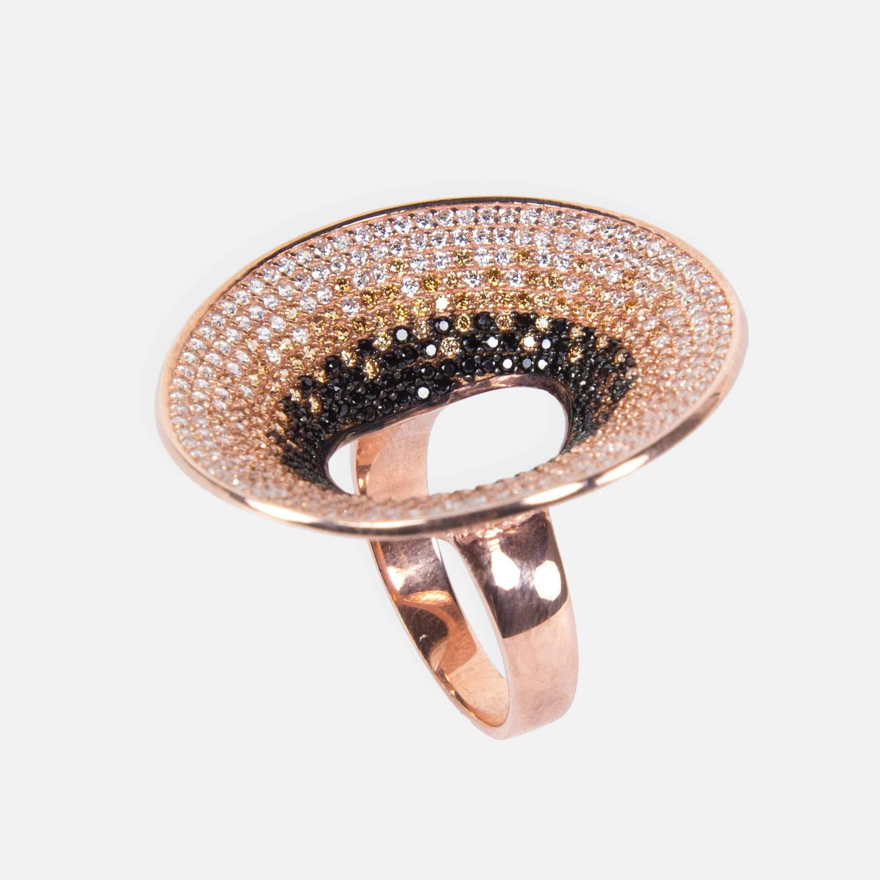 Amazing Faux Diamond Statement Crater Ring Rose Gold Sterling Silver  In New Condition For Sale In Montreal, QC