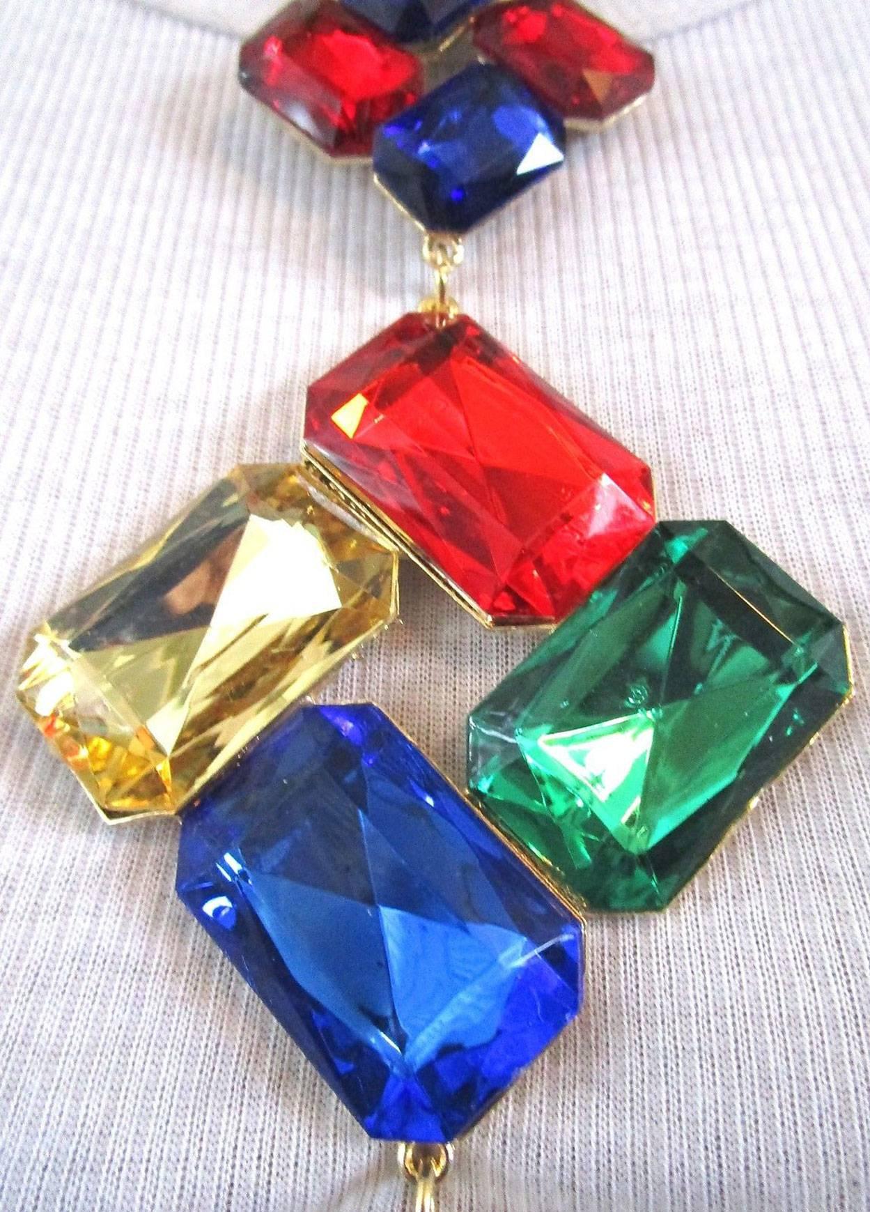 Contemporain Fabuleux collier à gouttes fantaisie en fausses pierres précieuses multi-gemmes taille carrée en vente