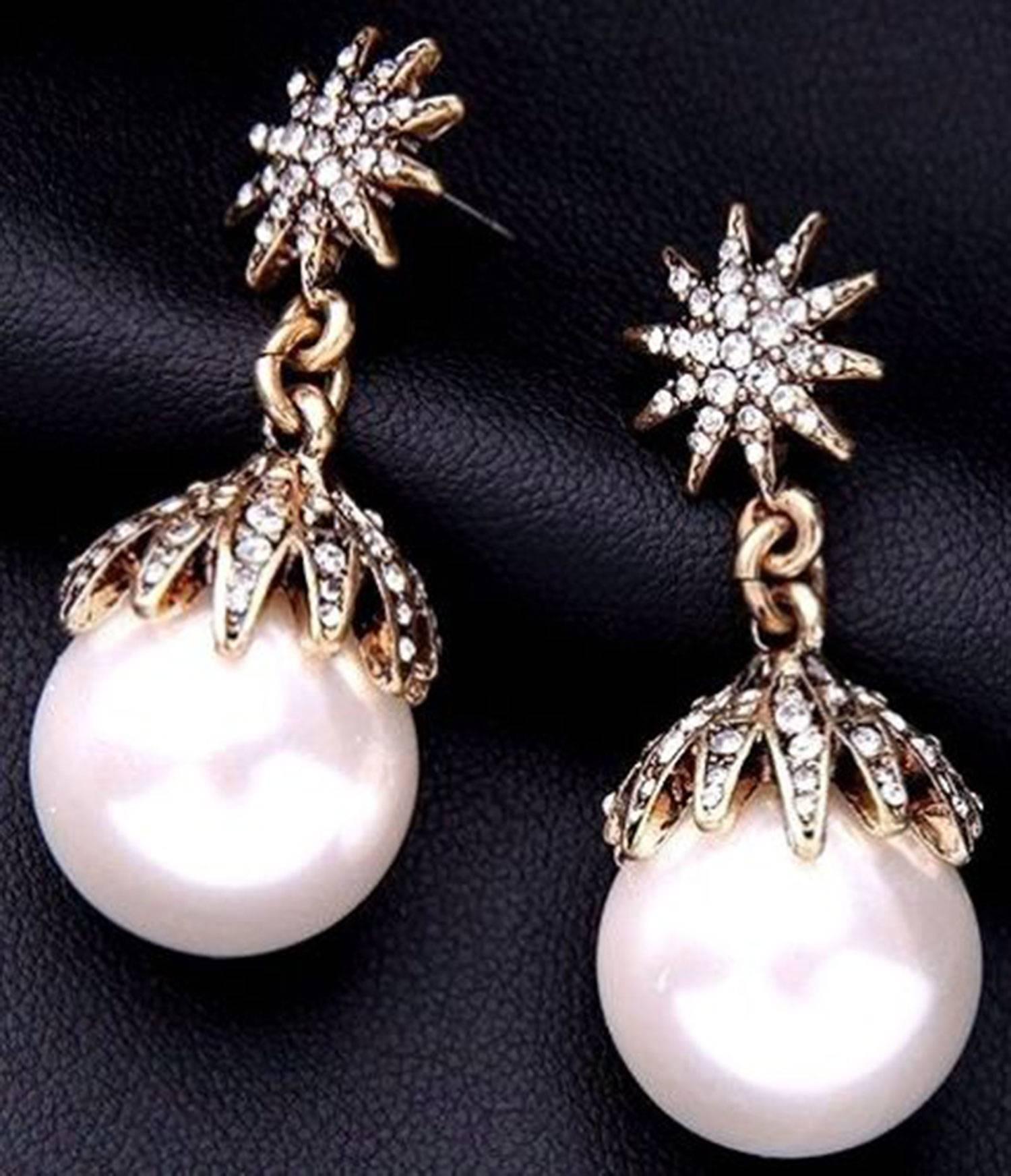 Beautiful Oscar De La Renta Runway Earrings, comprising Faux Pearl Crown capped Sparkling Crystals. Post system. Add your own Chic Style and Pizzazz to any outfit! 
