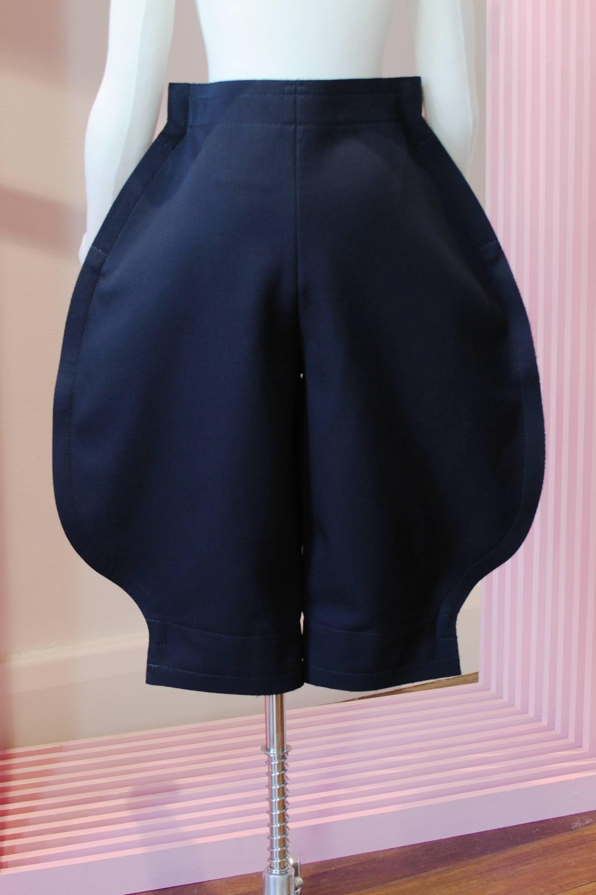 2012 COMME des GARÇONS navy 2D breeches In Excellent Condition For Sale In Melbourne, Victoria