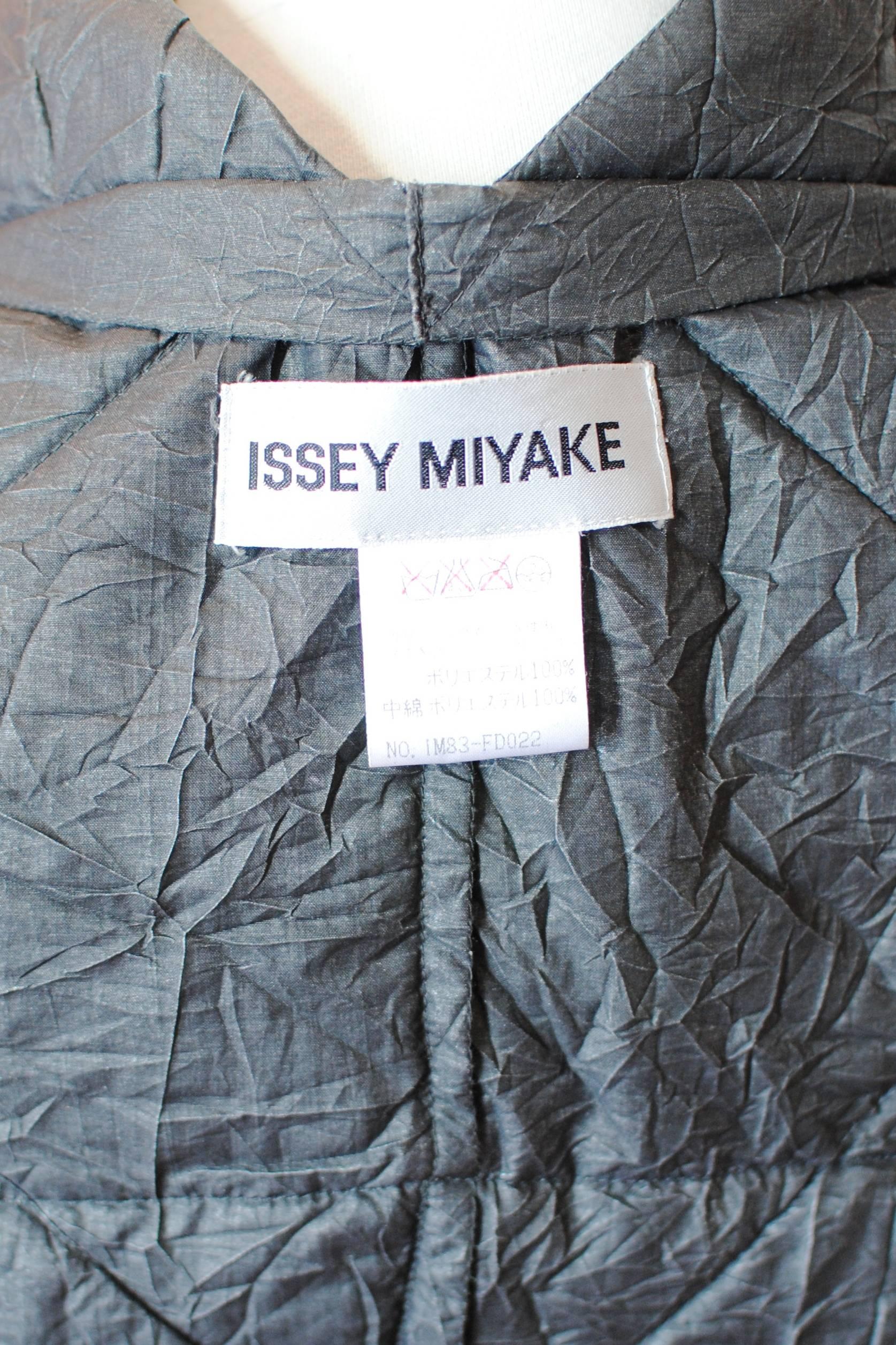 1998 Issey Miyake black crinkle origami jacket For Sale 4