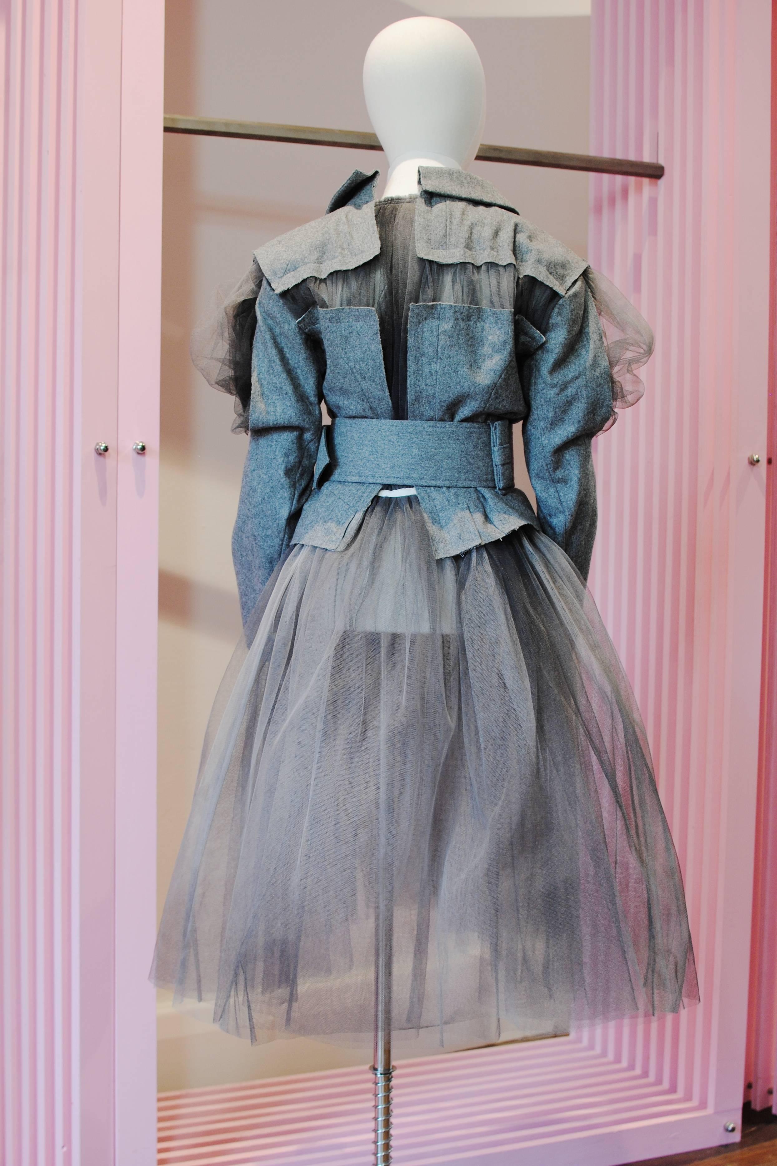 2007 COMME des GARÇONS deconstructed grey tulle jacket dress In Excellent Condition For Sale In Melbourne, Victoria