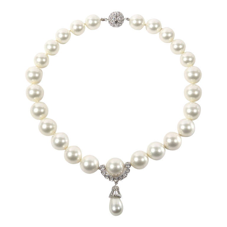 Vintage Bergdorf Goodman Duchess of Windsor Faux Pearl Necklace