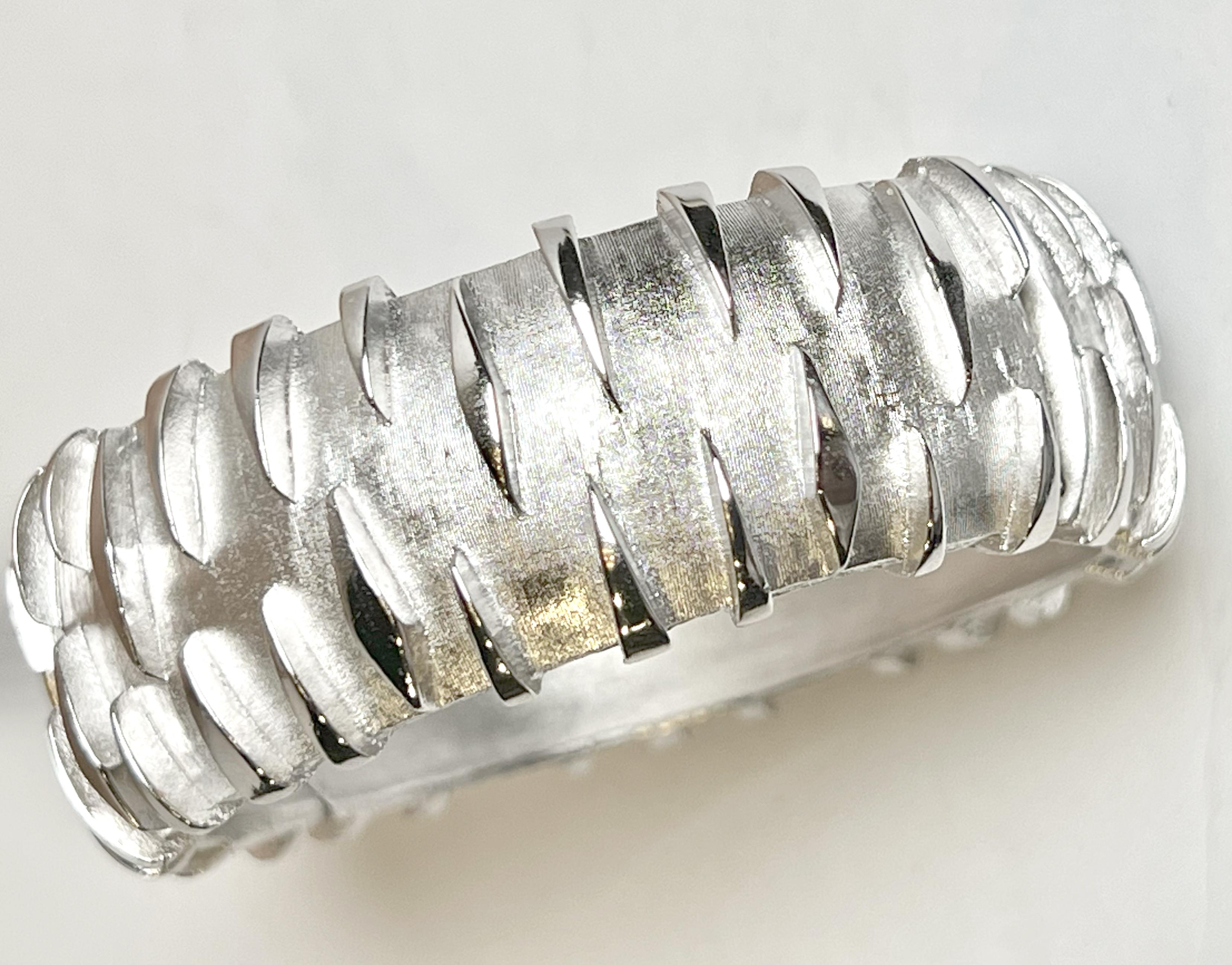 Brazalete y Pendientes de Diseño Italiano de los Años 60 en Vermeil Blanco con Puntadas Modernas en Excelente estado para la venta en New York, NY