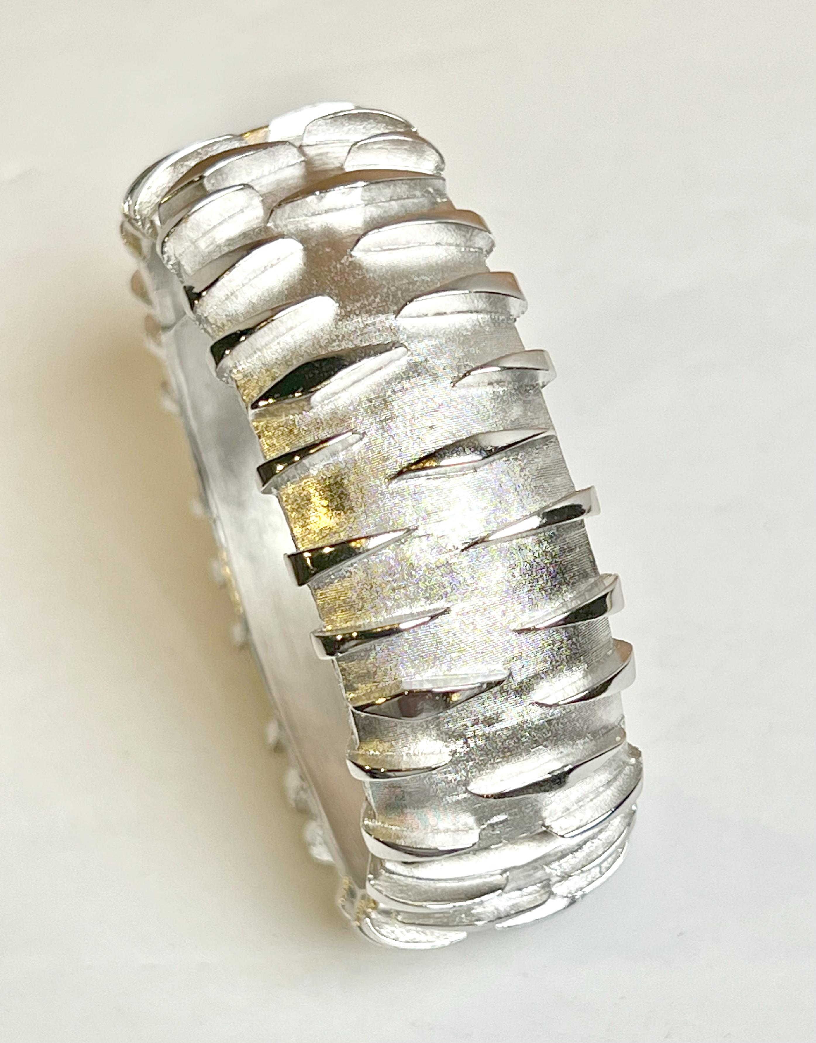 Brazalete y Pendientes de Diseño Italiano de los Años 60 en Vermeil Blanco con Puntadas Modernas Modernista en venta