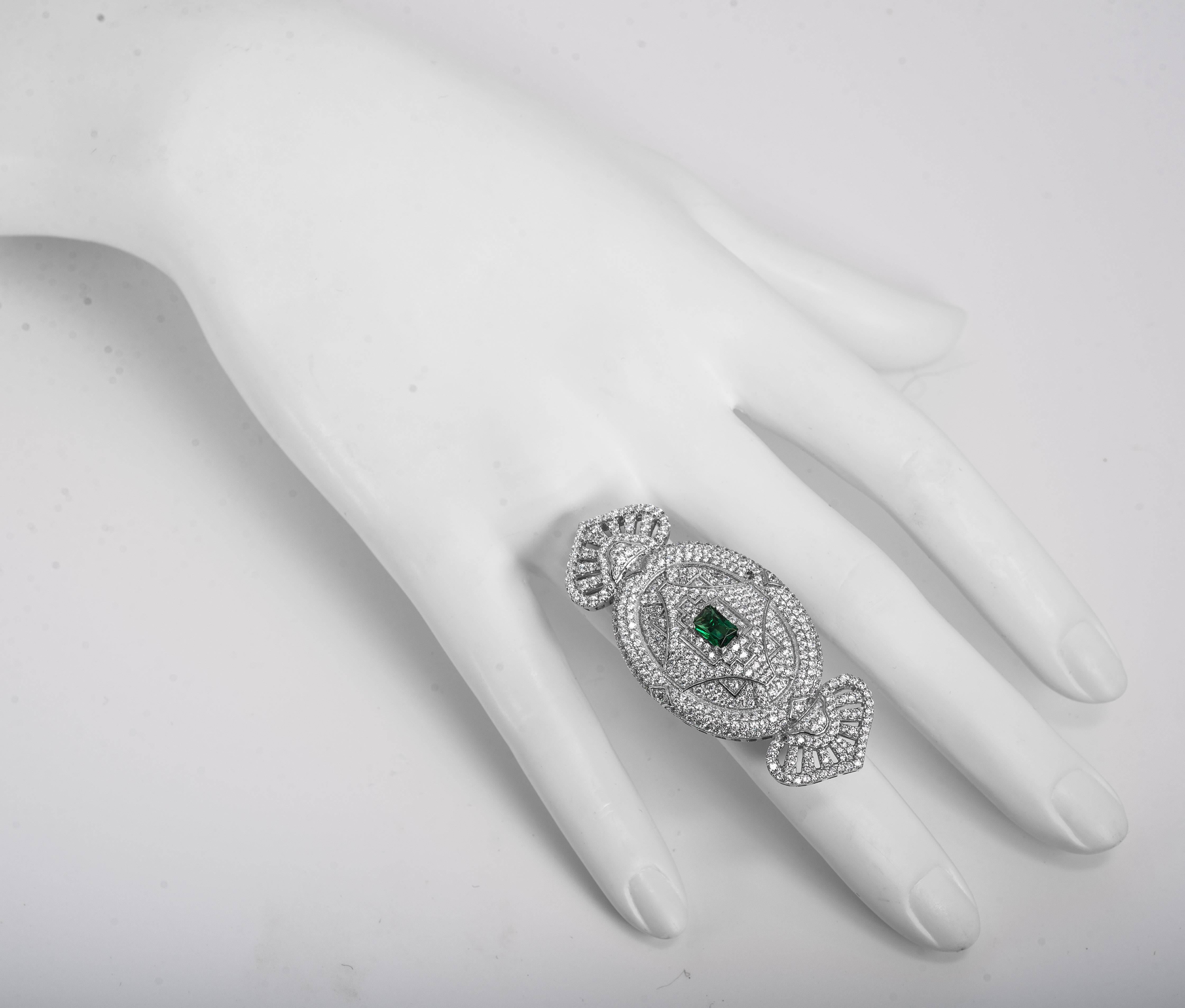 1920s Style Faux Diamond Emerald Sterling Large Cocktail Ring (Art déco)