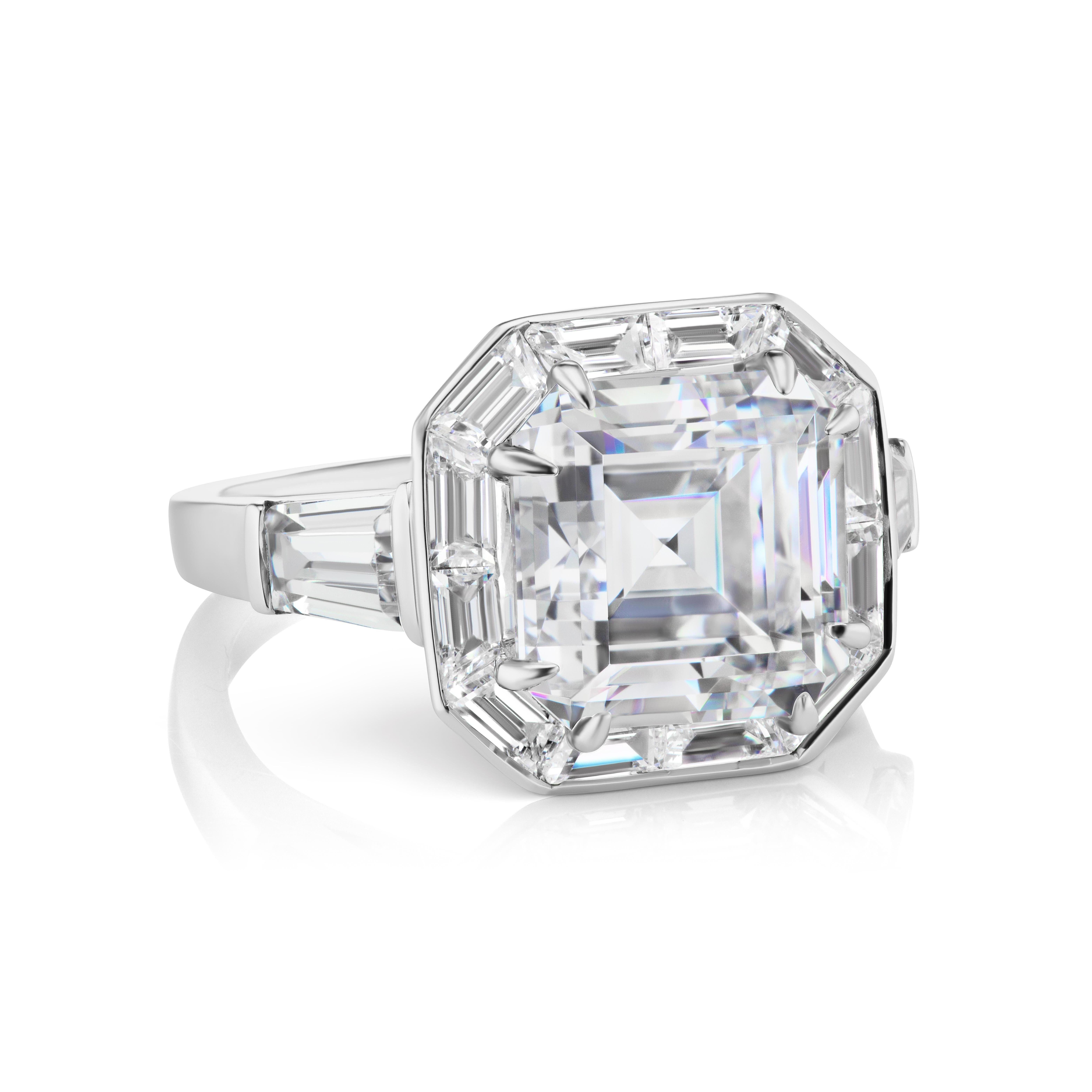 Art Deco Style Square Cubic Zirconia Halo Style Silver Ring (Art déco)