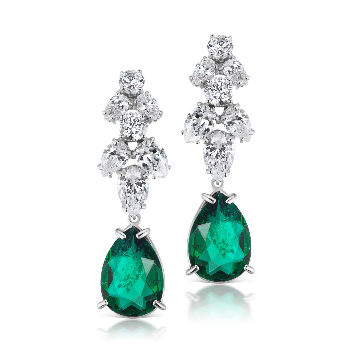 Faux Emerald Cubic Zirconia Delicate Chandelier Earrings im Zustand „Neu“ in New York, NY