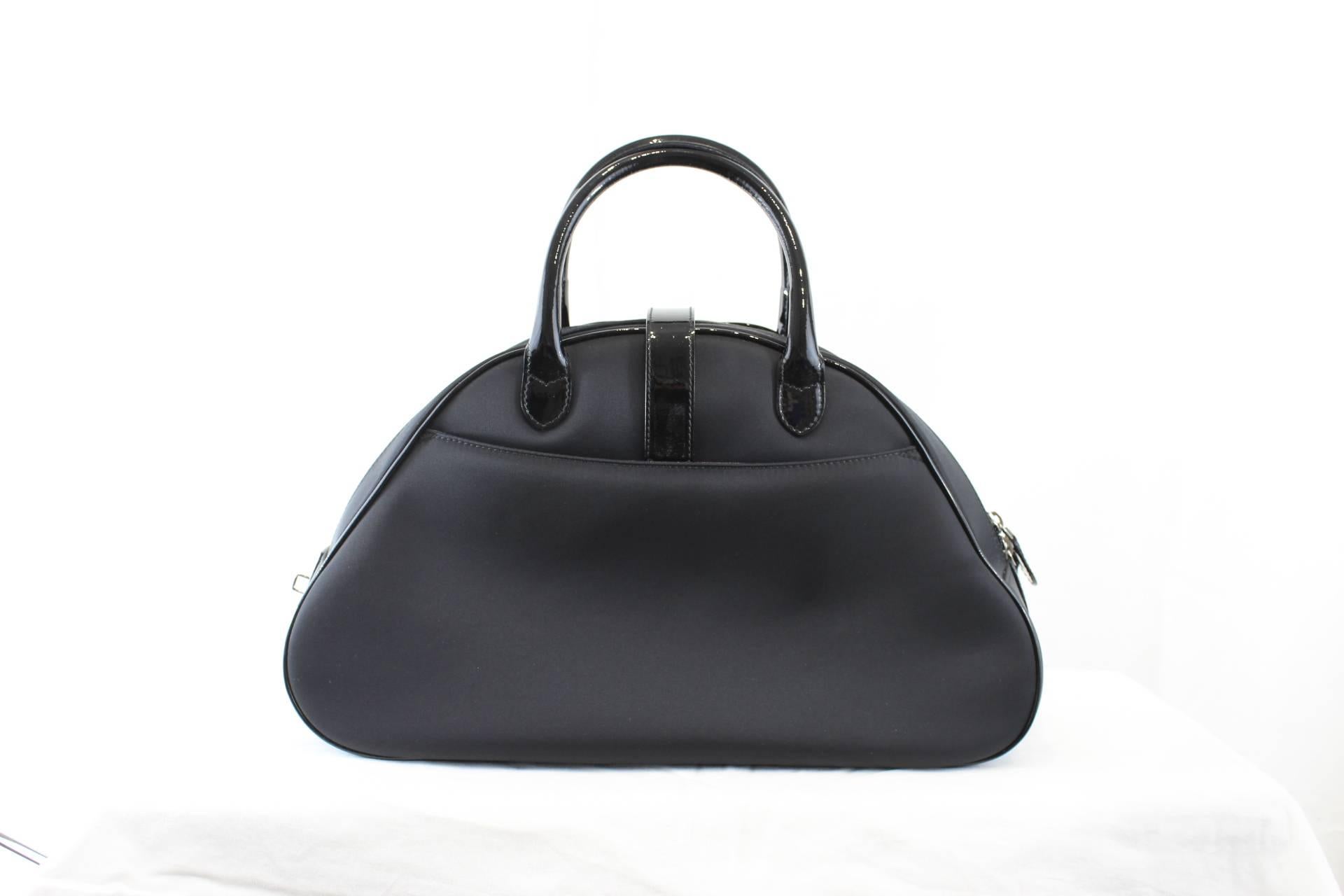 Brand new Dior black bowling bag in nylon and black patented leather. 
Like new.
Size 41x23x13 cm
