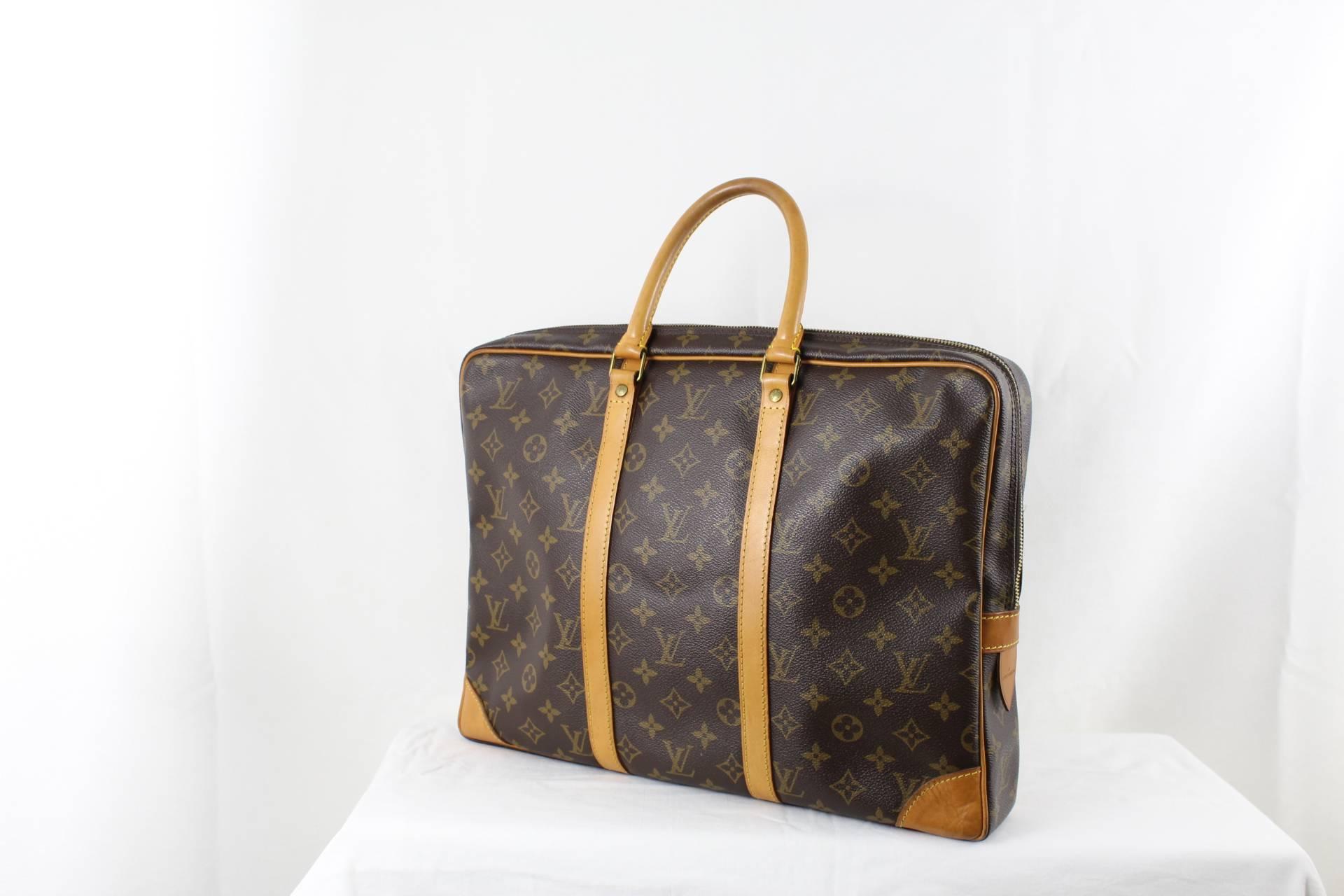 Louis Vuitton Vintage briefcase bag in monogram canvas. 
Good condition but some signs of wear due to its age.
