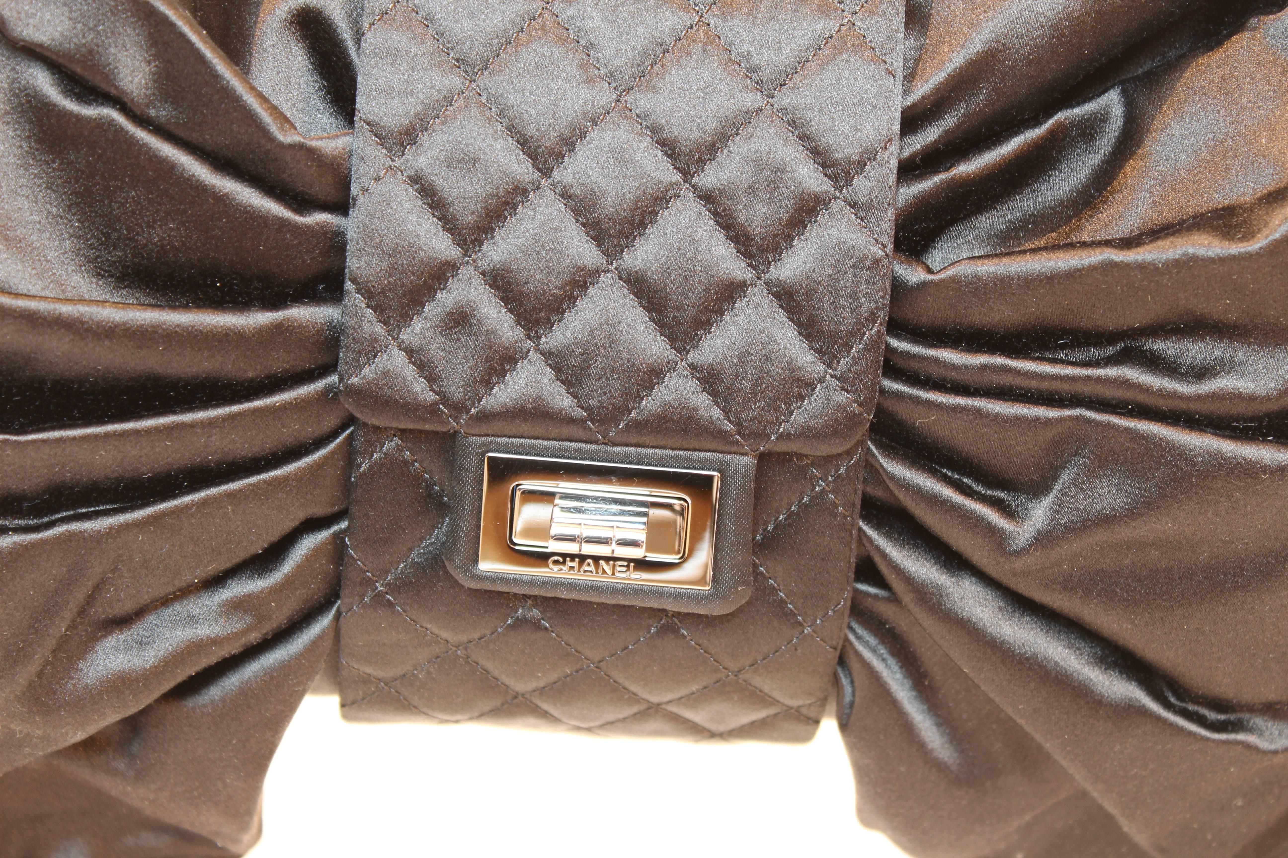 Chanel Maxi Bow ribbon Silk Evening Bag In Good Condition In Paris, FR
