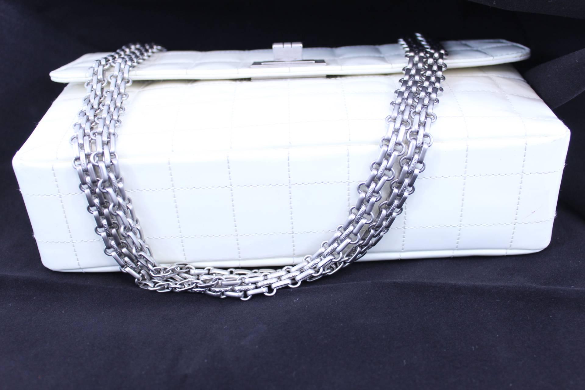 Chanel 2.55 Patented Leather Bag Silver Hardware In Good Condition In Paris, FR