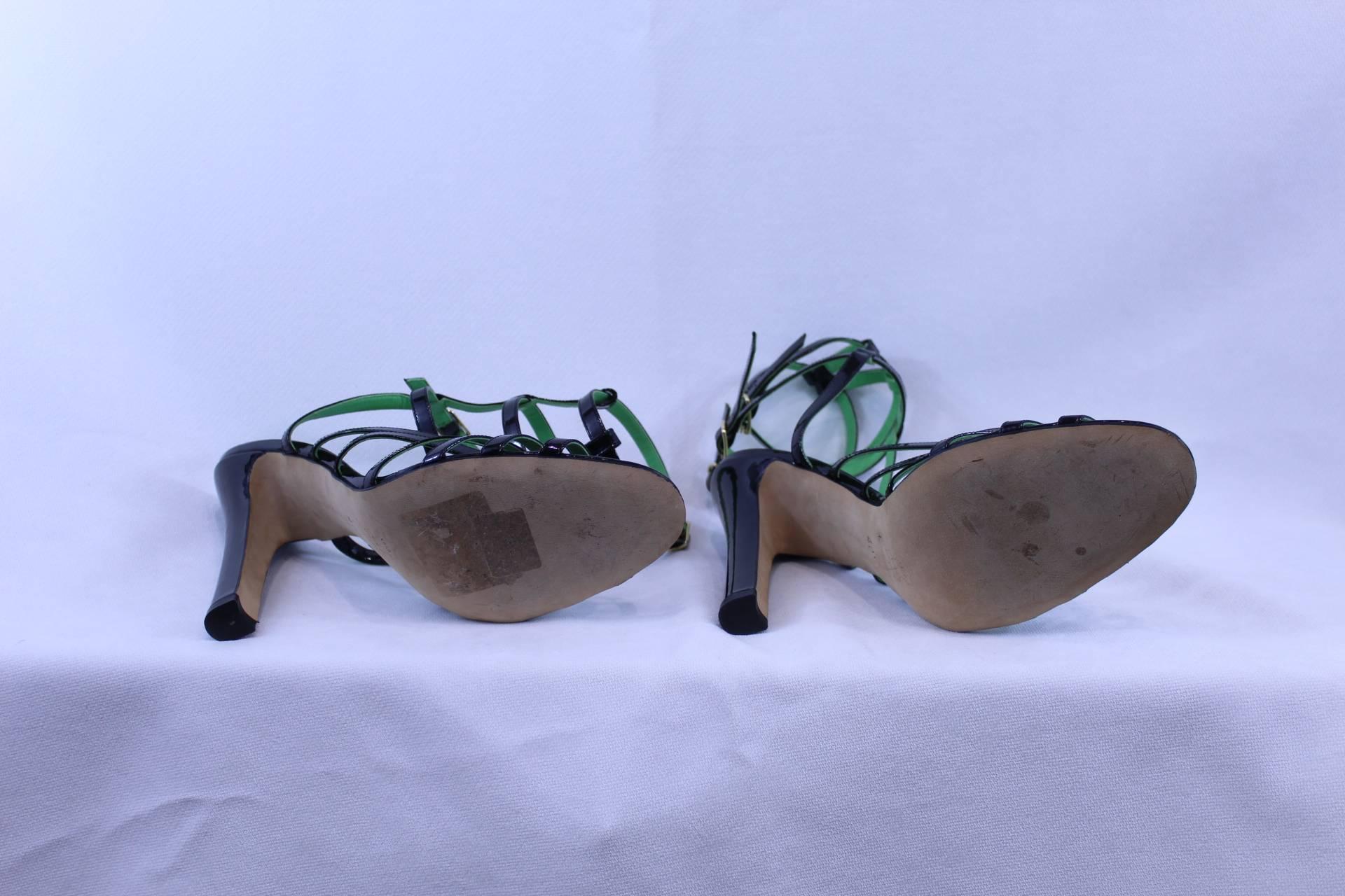 Manolo Blahnik Black and Green Sandals in Patented leather For Sale 2