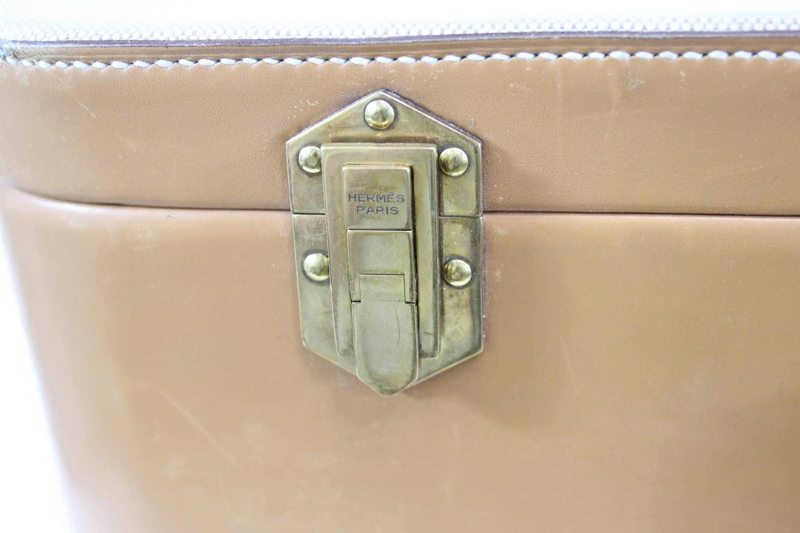 Hermes Vintage Leather and Canvas Suitcase In Fair Condition In Paris, FR