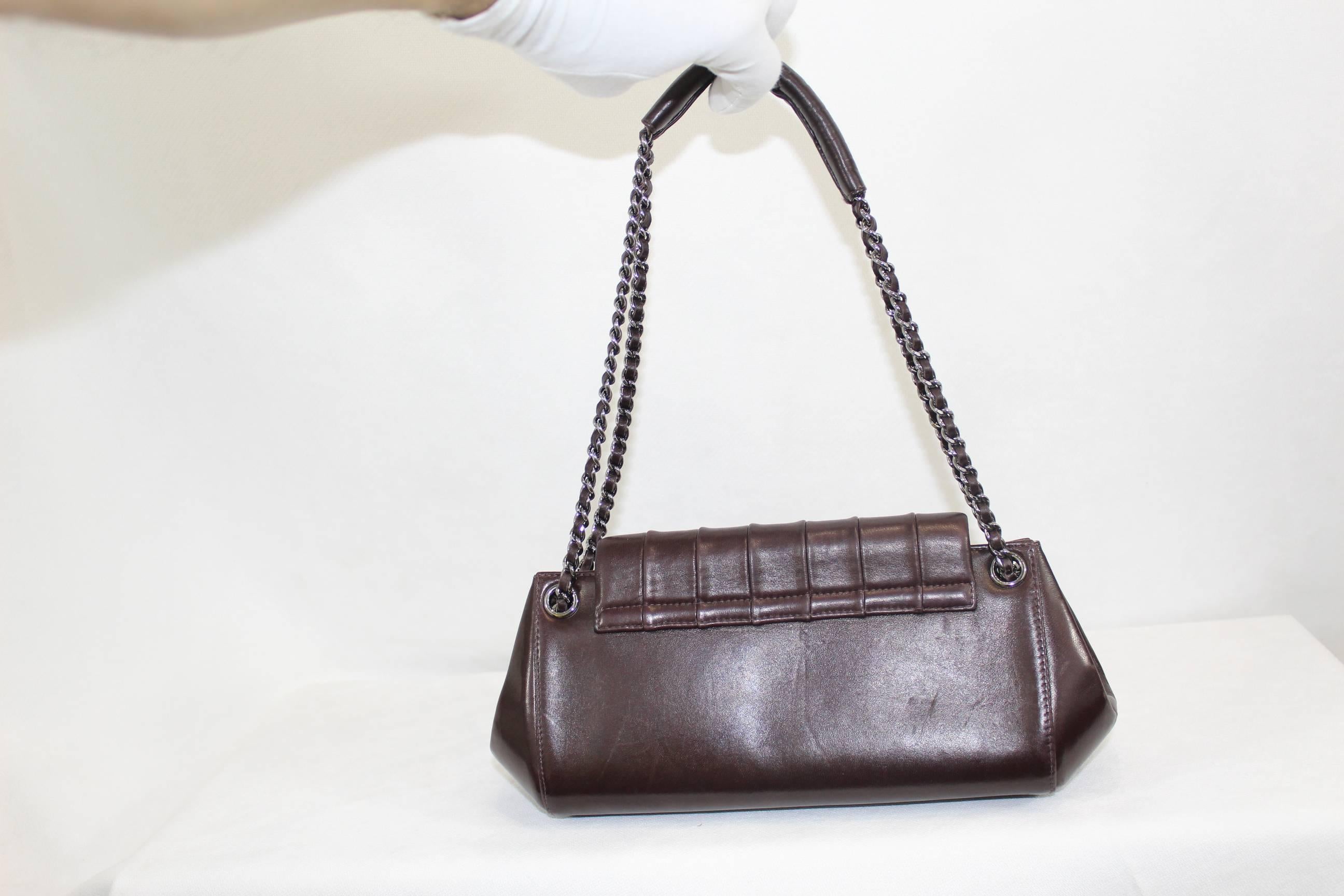 Chanel Brown Leather Small Shoulder Shopping Bag In Excellent Condition In Paris, FR