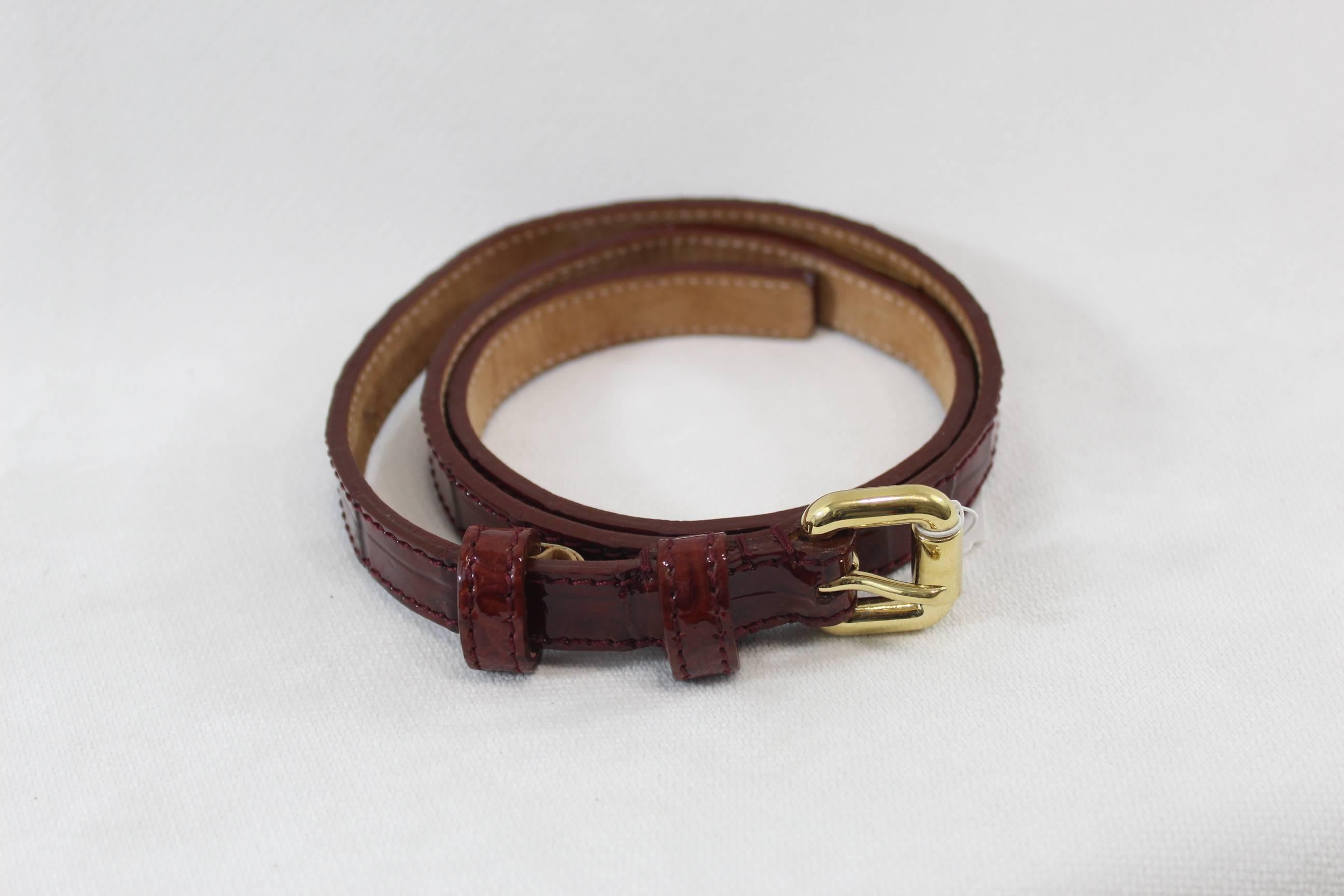 Really nice Louis Vuitton belt in bordeaux patented leather and gold hardware.

Godd condition but some minor sign of wear.

Total lenght 82 cm