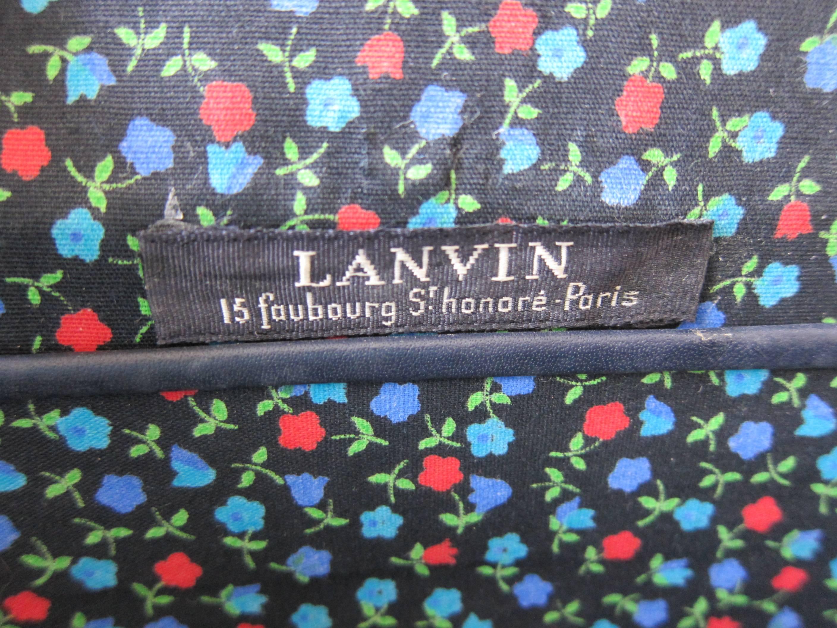 A really Vintage Lanvin bag with 2 flaps.

Removable shoulder strap 
Bag is vintage anbd it has many sign of wear in the corners (quite damages)  and in the leather but it is still in fair condition. Just for collectors or vintage