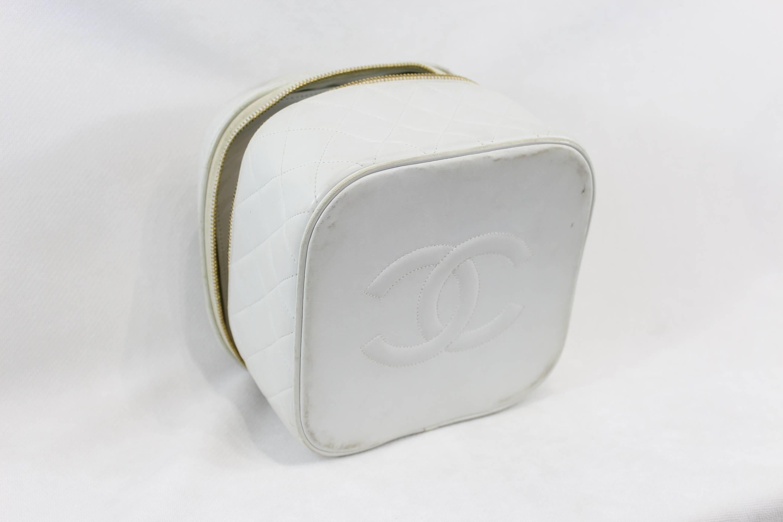 Gray Vintage 1990s Chanel White Leather Vanity Case