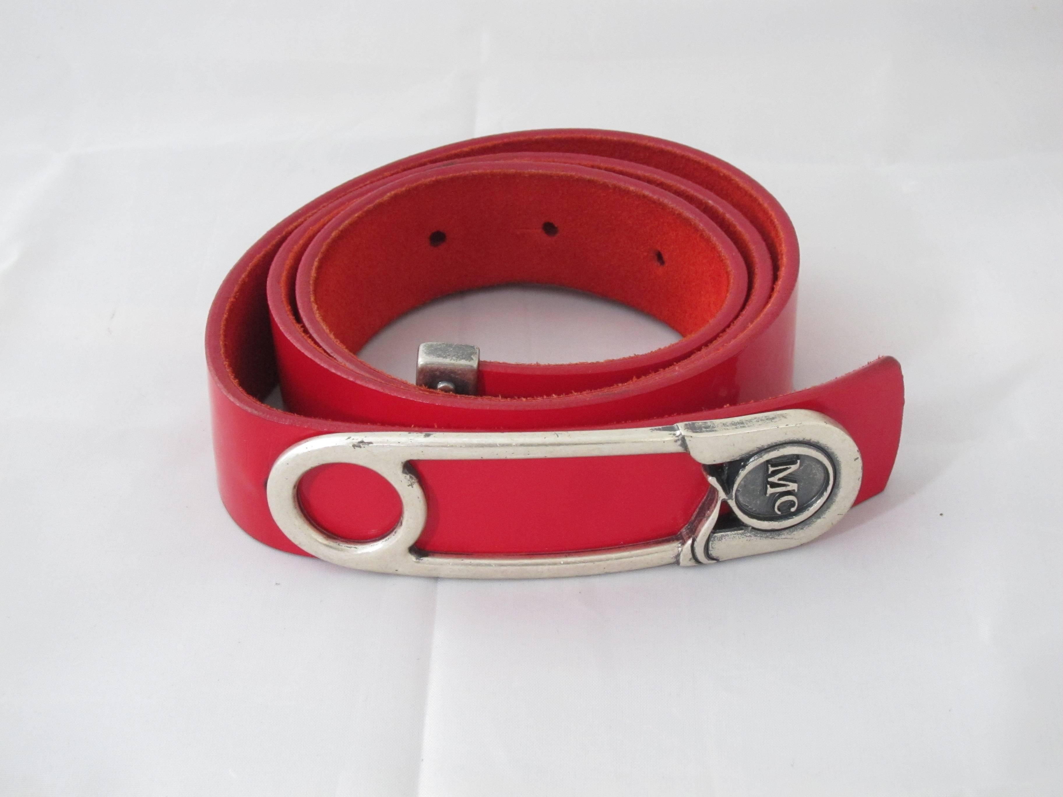 Alexander McQueen Masive Safety Pin and Red patented Leather Belt. Size 80 In Good Condition In Paris, FR