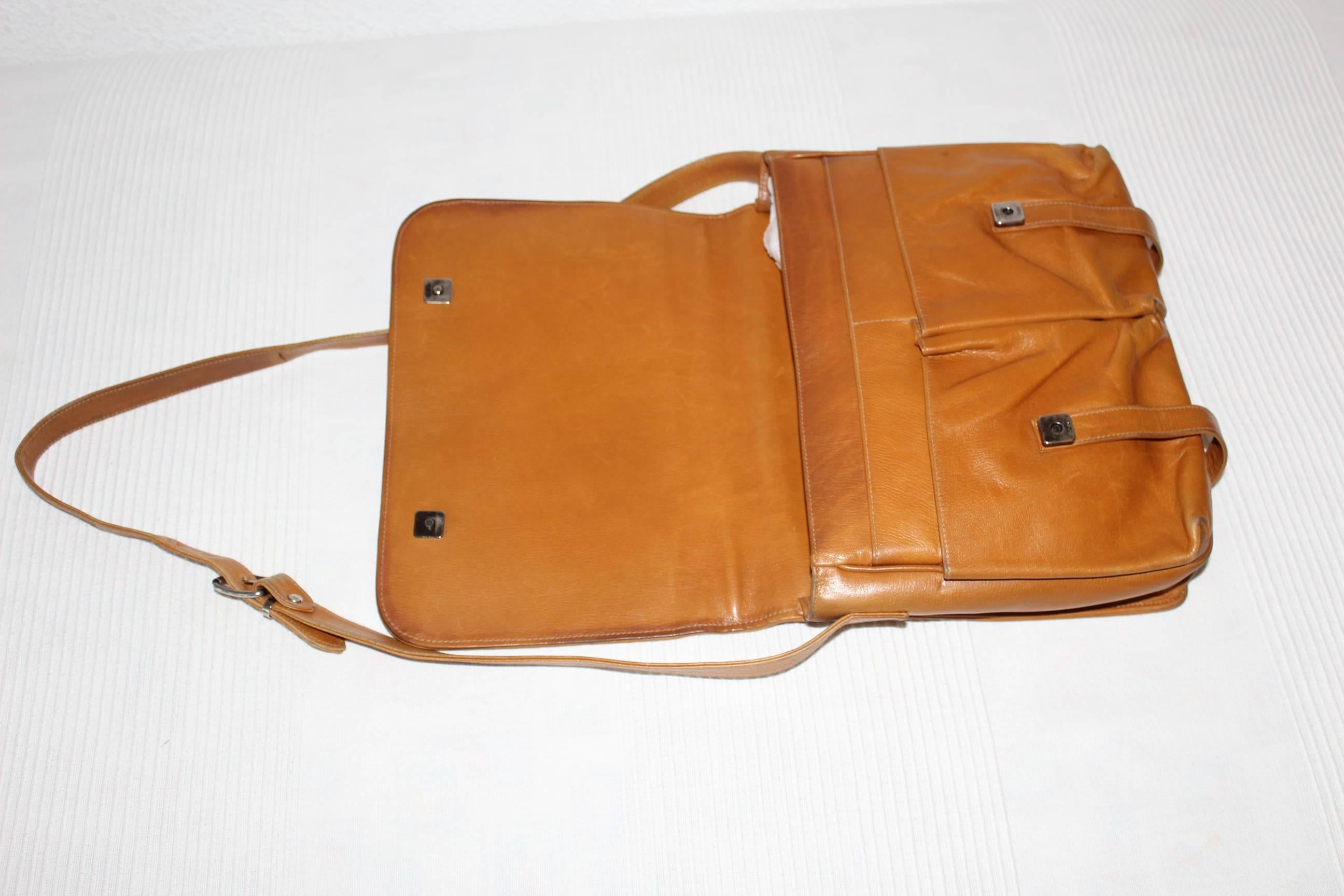 Vintage Fendi Crossbody Messenger Ban in Brown Leather Style Crocodile In Good Condition In Paris, FR
