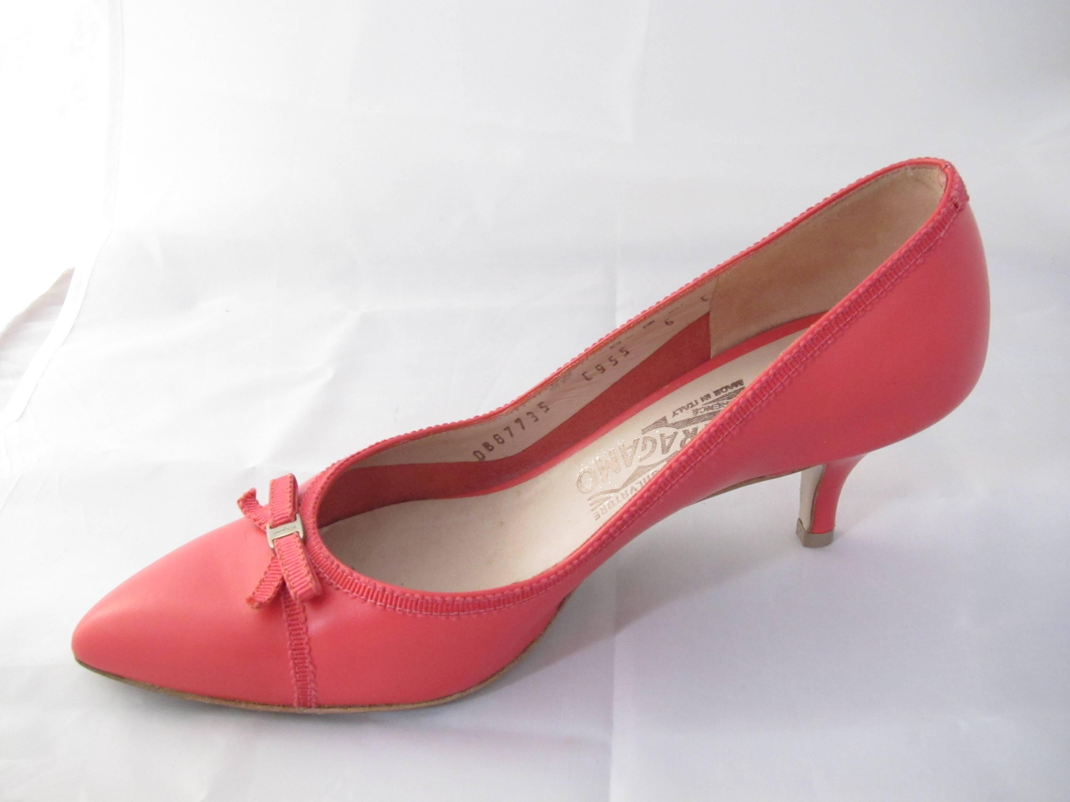 Salvatore Ferragamo low Heel pink shoes
Size .37

Heel 5 cm

Good condition, some sign of wear in the sole.