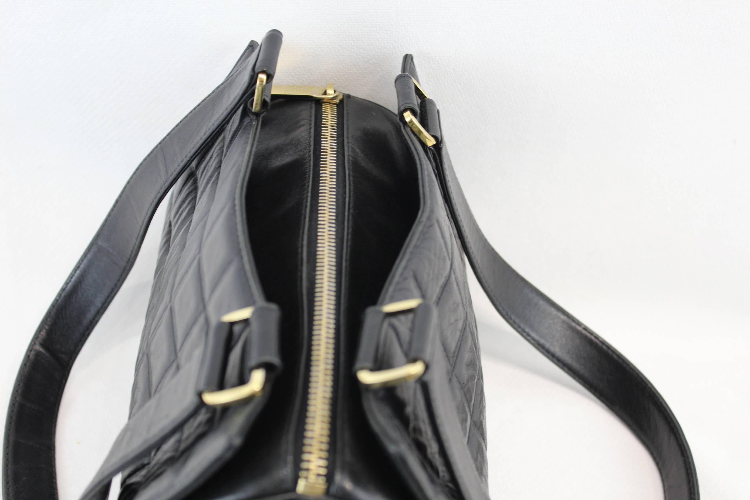 Chanel Black Calfskin leather Chocolat Shoulder Bag In Good Condition In Paris, FR