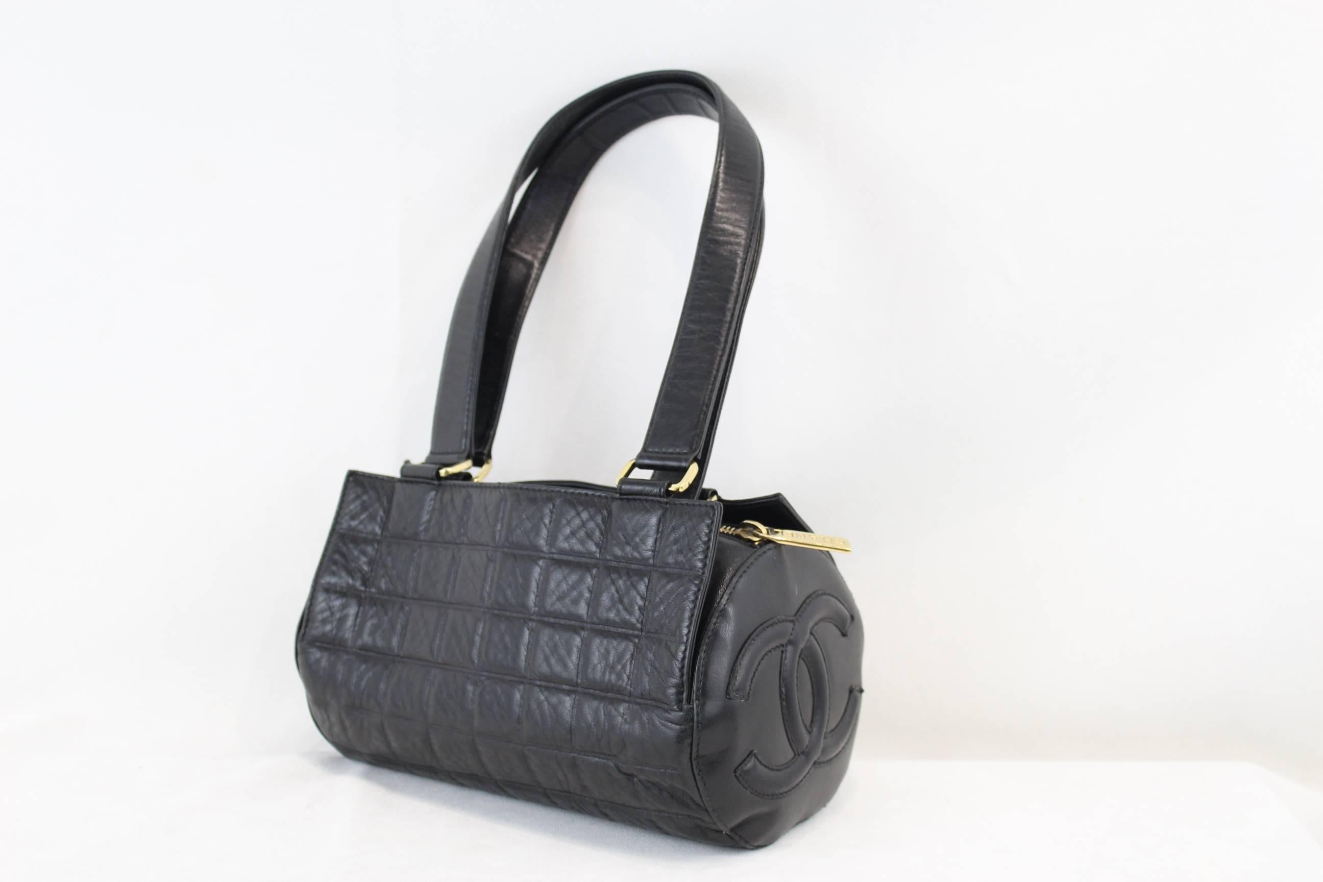 Women's Chanel Black Calfskin leather Chocolat Shoulder Bag